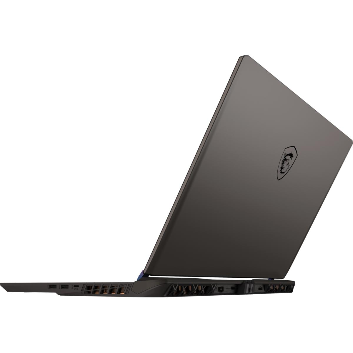 Ein Laptop von hinten. Es ist schwarz mit einem dezenten Design auf dem Deckel.