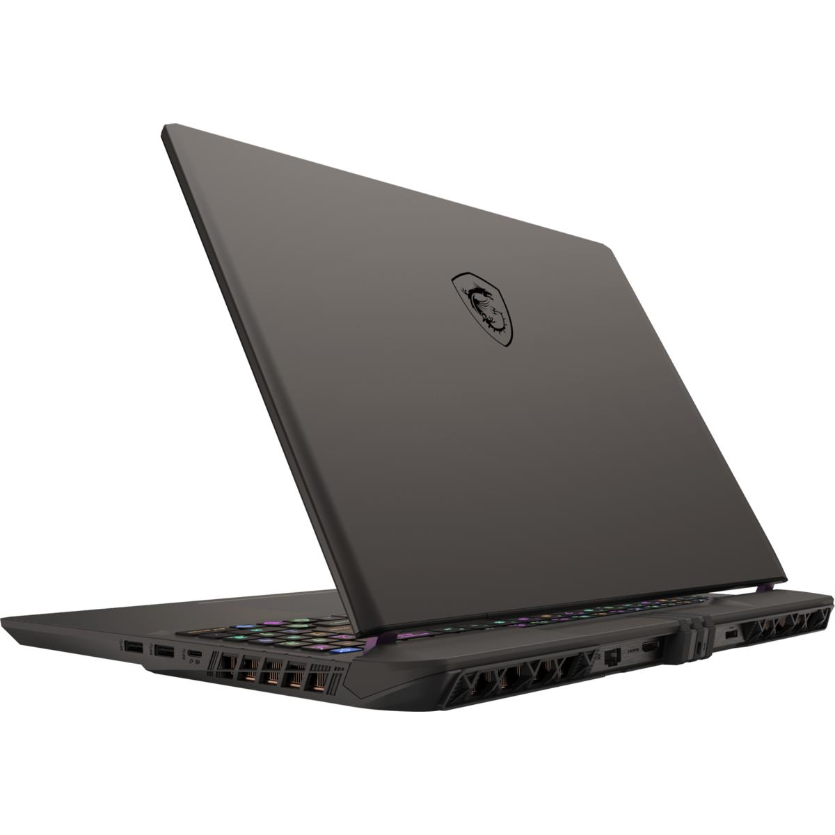 Ein schwarzer Laptop mit beleuchteter Tastatur ist geöffnet. Weißer Hintergrund mit dem MSI-Logo sichtbar.