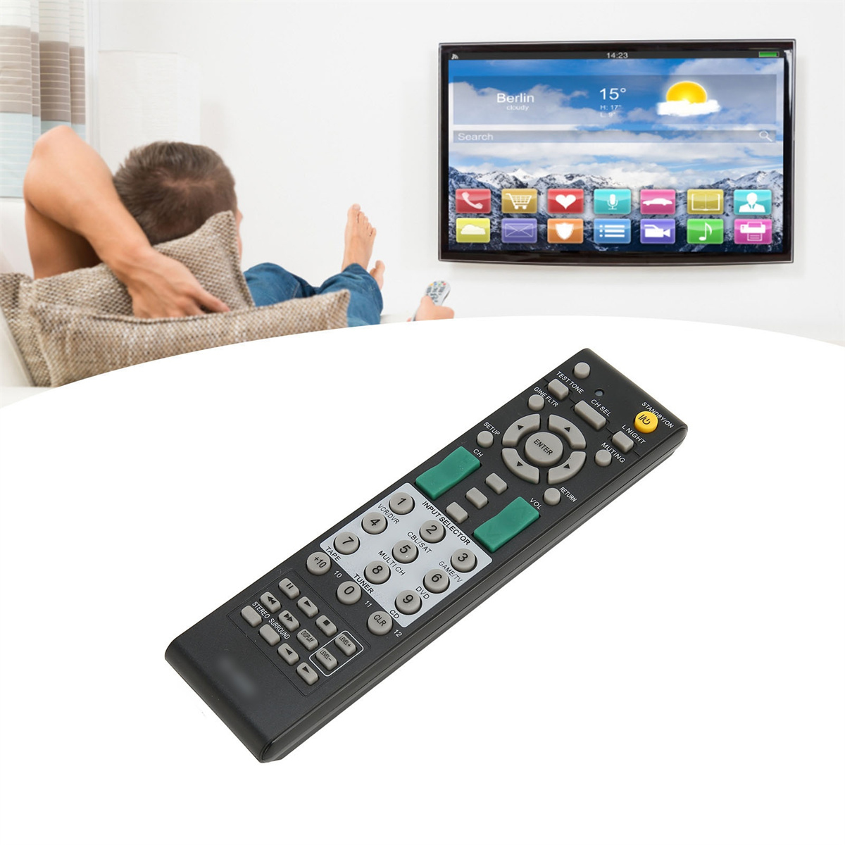 Person benutzt Fernbedienung, um Fernseher zu steuern, Fernseher zeigt Bildschirm und Tisch.