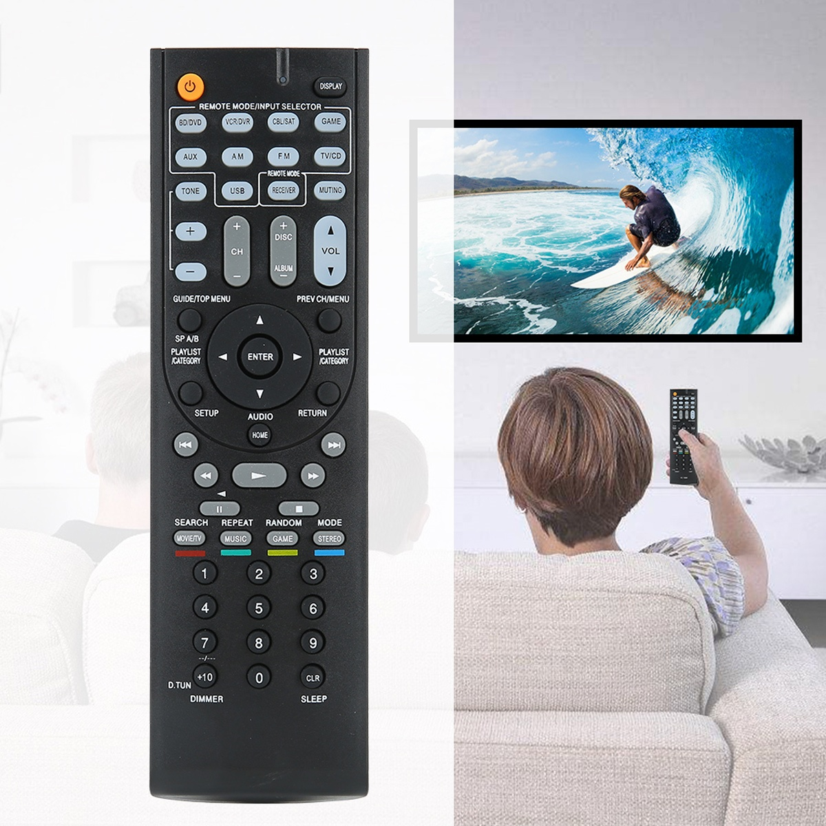 TV-Fernbedienung mit Knöpfen, ein TV mit Surfer auf einer Welle. Person hält Fernbedienung.