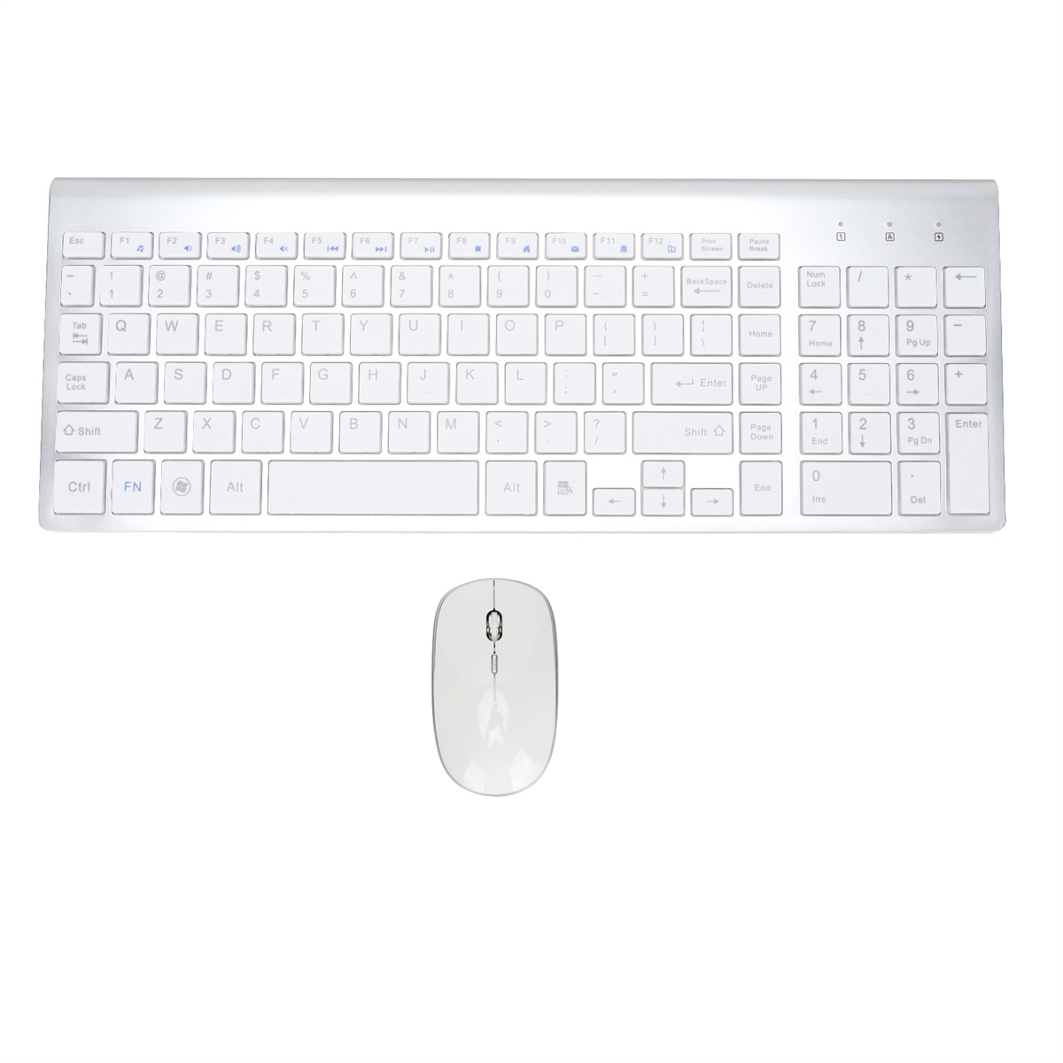 Weißes Tastatur- und Maus-Set auf weißer Oberfläche. Die Tastatur hat viele Tasten und einen Ziffernblock.