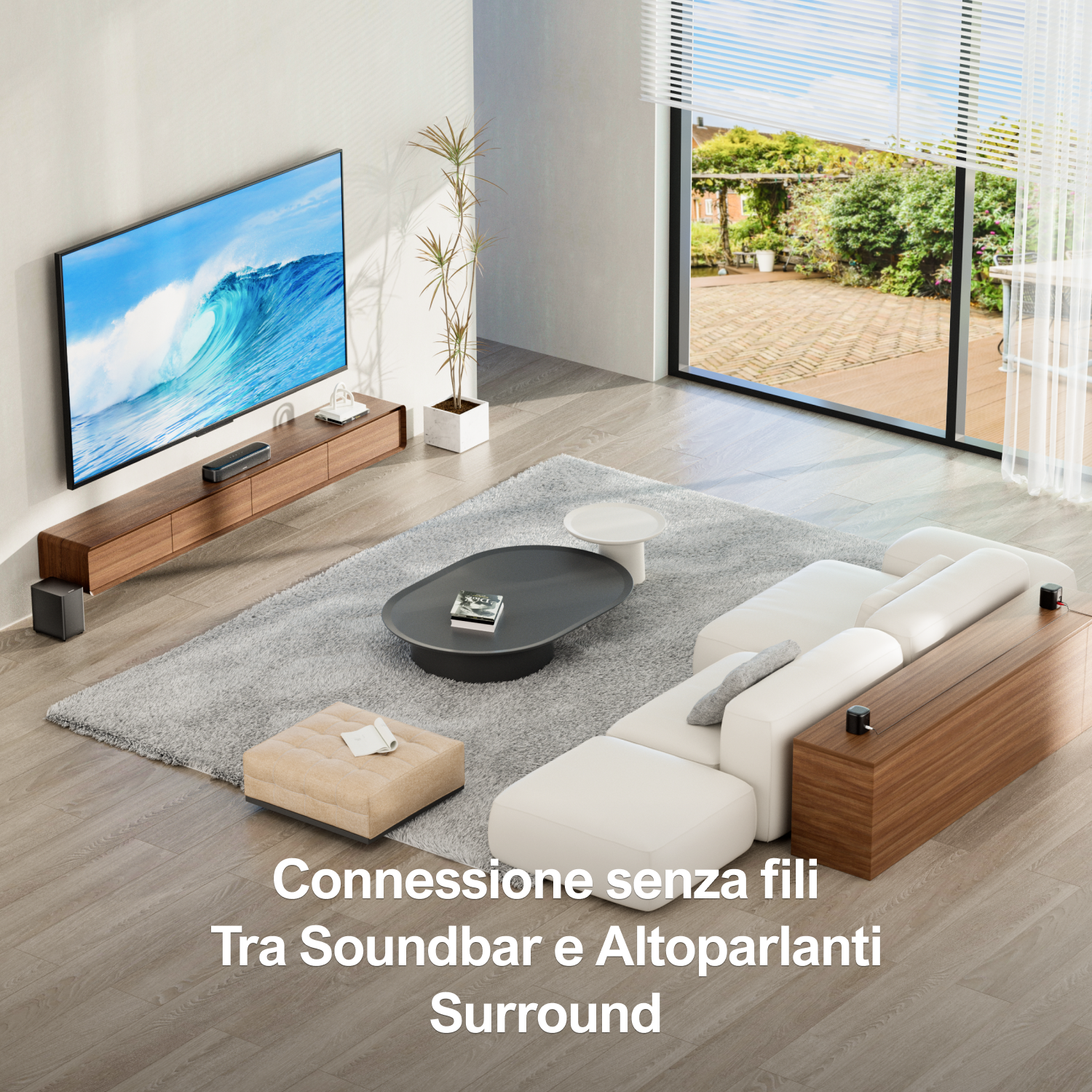 Soggiorno: TV, soundbar, divano bianco, tappeto grigio, finestra.