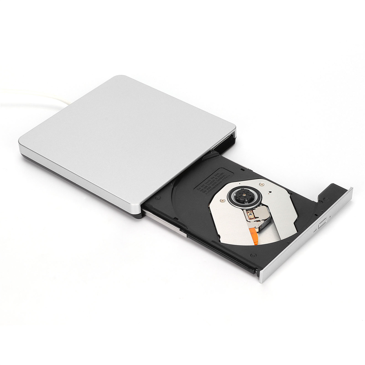 Silbernes externes CD/DVD-Laufwerk mit geöffnetem Fach. Weißes Kabel angeschlossen. Auf weißer Oberfläche platziert.