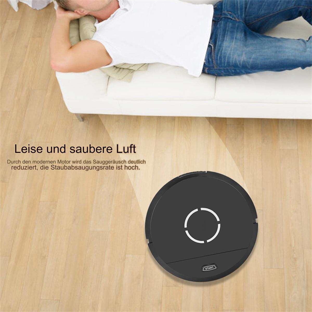 Ein Mann auf einem Sofa, ein Roboter-Staubsauger auf dem Holzboden, Text auf Deutsch.
