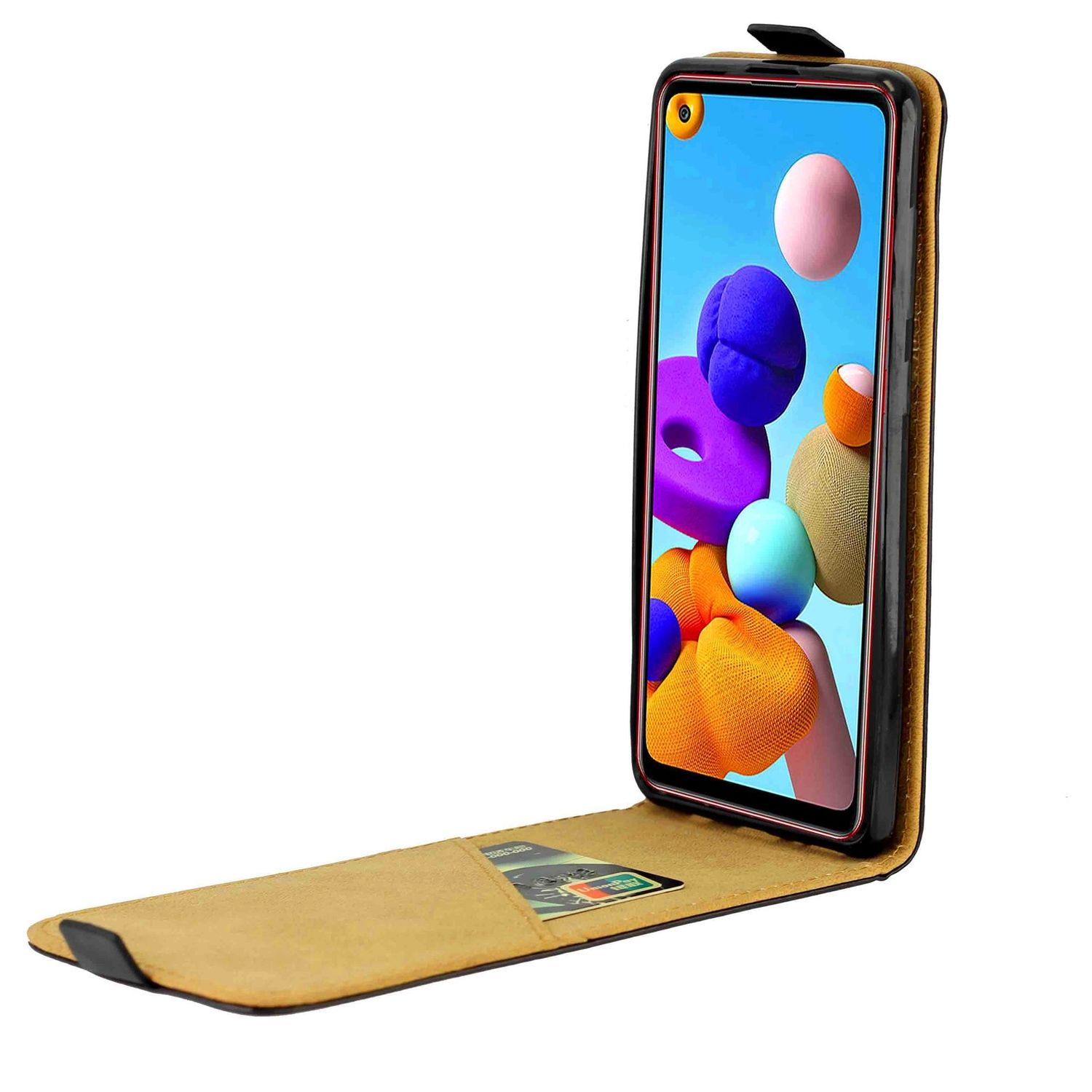 Ein Telefon in einer braunen Leder-Klapphülle, geöffnet, um den Bildschirm zu zeigen. Das Telefon ist vor weißem Hintergrund.