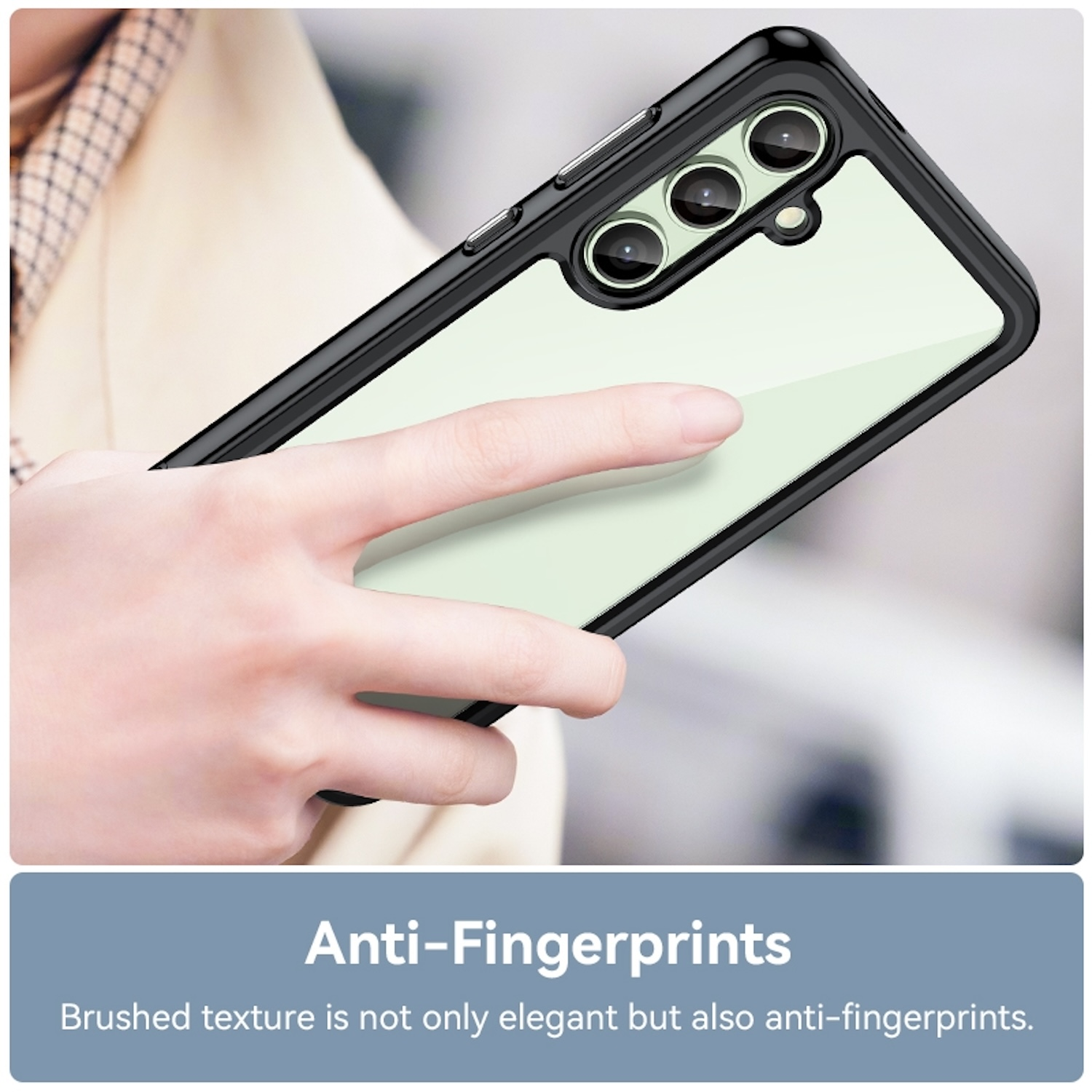 Eine schwarze Handyhülle mit transparentem Rücken, gehalten von einer Hand.