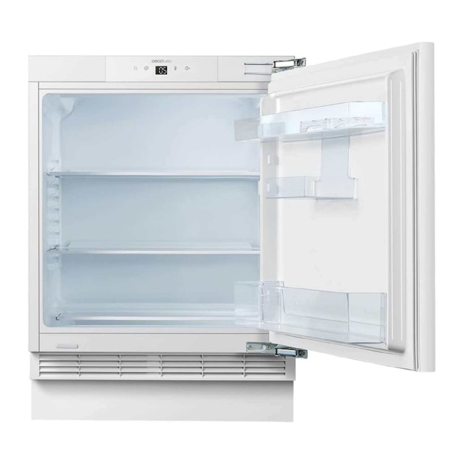 Un frigorifero bianco con la porta aperta, che rivela ripiani e scomparti. Sfondo bianco.