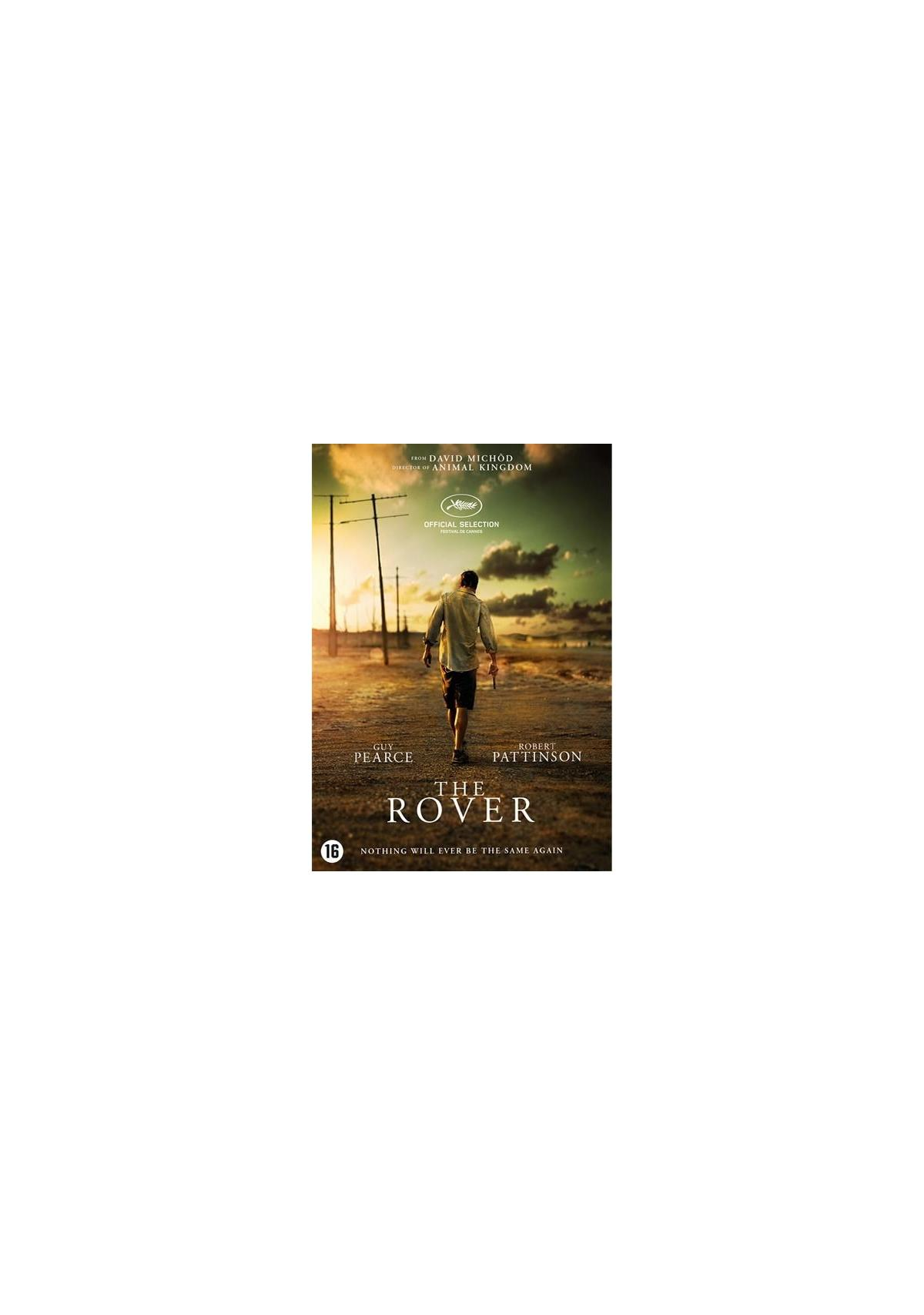 Filmposter: The Rover, met Guy Pearce en Robert Pattinson, een man die loopt.