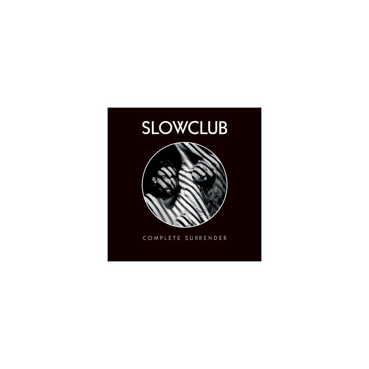 Albumhoes. De titel is Slowclub. De foto is van twee personen.