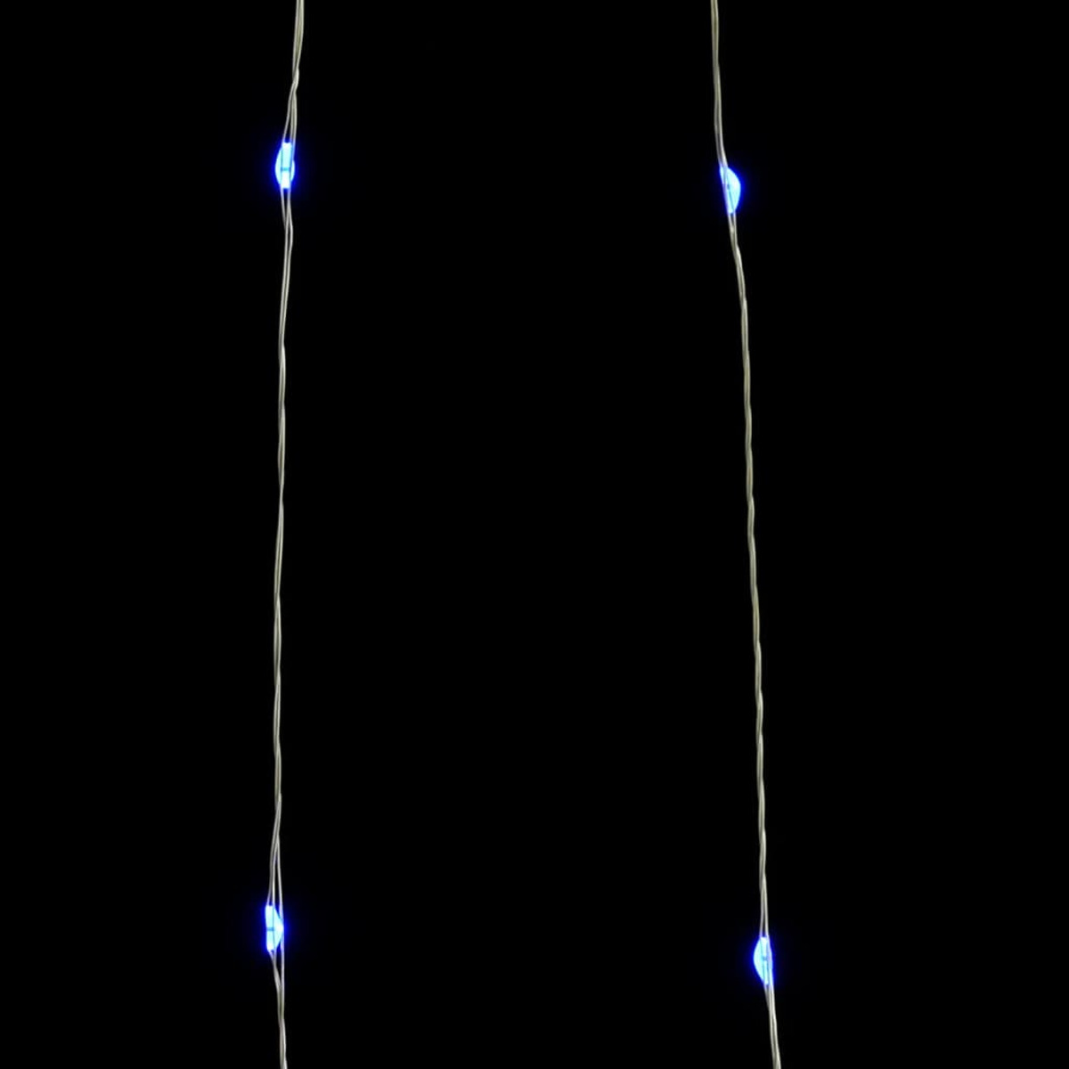 Zwei vertikale Stränge von Lichterketten mit blauen Lichtern.