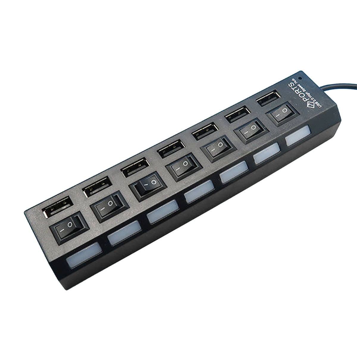 Ein USB-Hub mit mehreren Anschlüssen und individuellen Netzschaltern. Weißer Hintergrund.