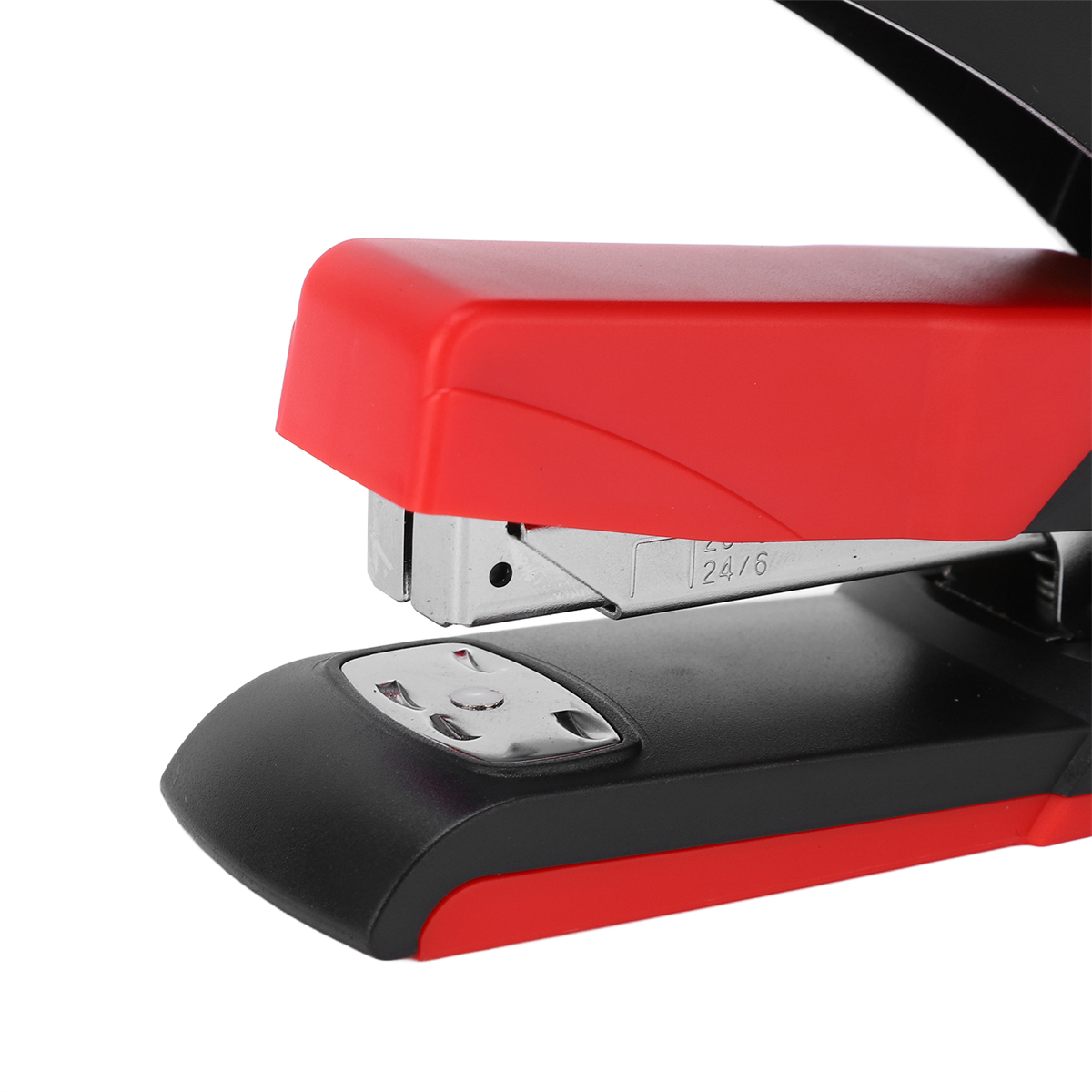 Roter und schwarzer Tacker. Der Tacker befindet sich auf weißem Hintergrund. Es ist eine Nahaufnahme.