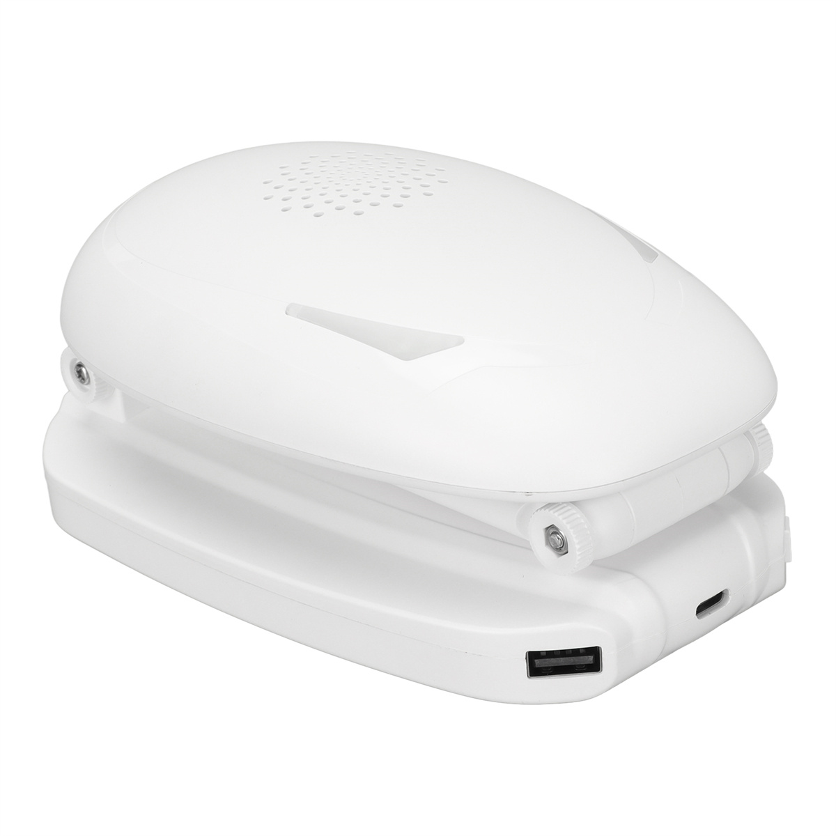 Weißer, faltbarer tragbarer Ventilator. Er hat einen USB-Anschluss und Lüftungsschlitze. Weißer Hintergrund.