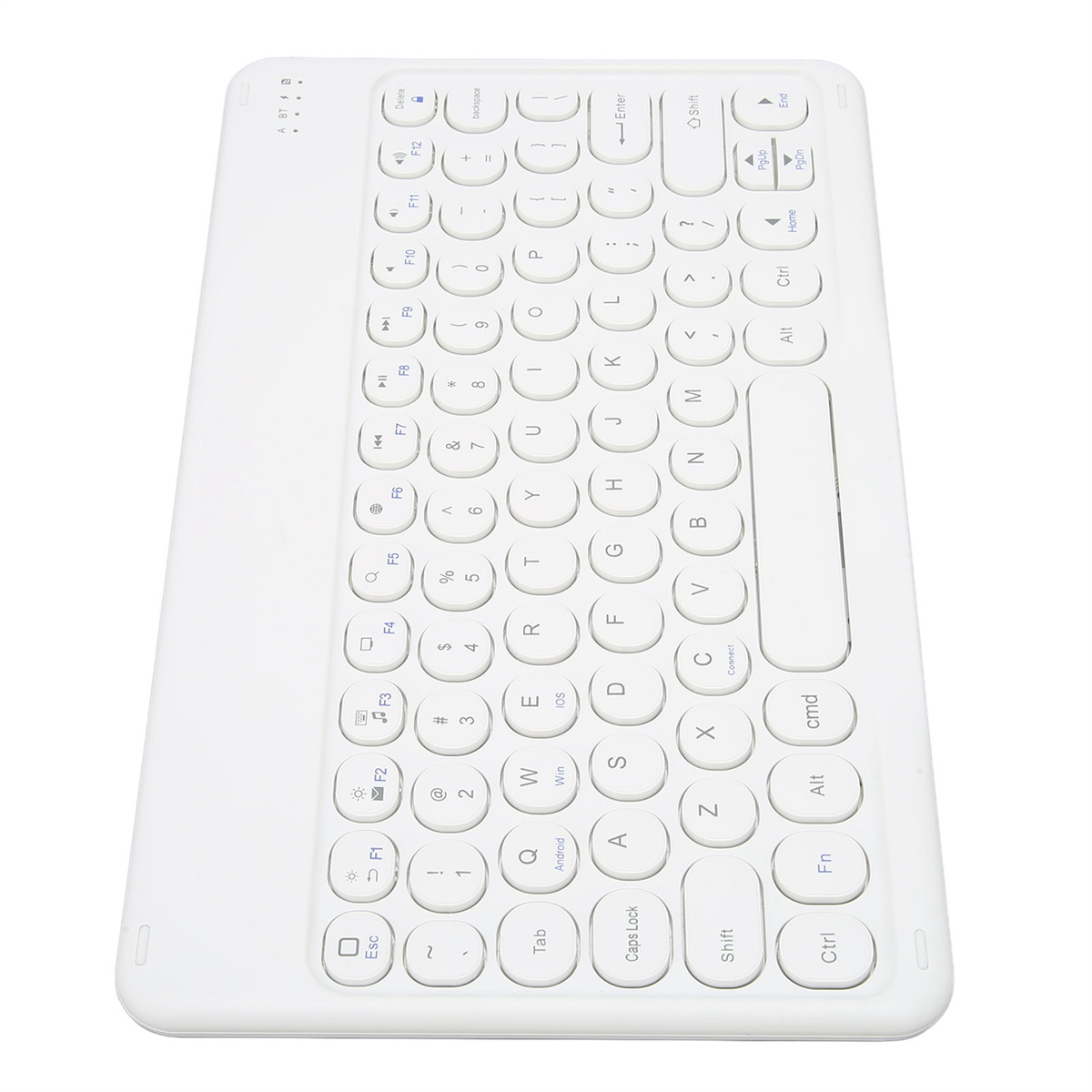 Weiße Tastatur mit vielen Tasten. Die Tasten sind weiß, mit schwarzen Buchstaben.