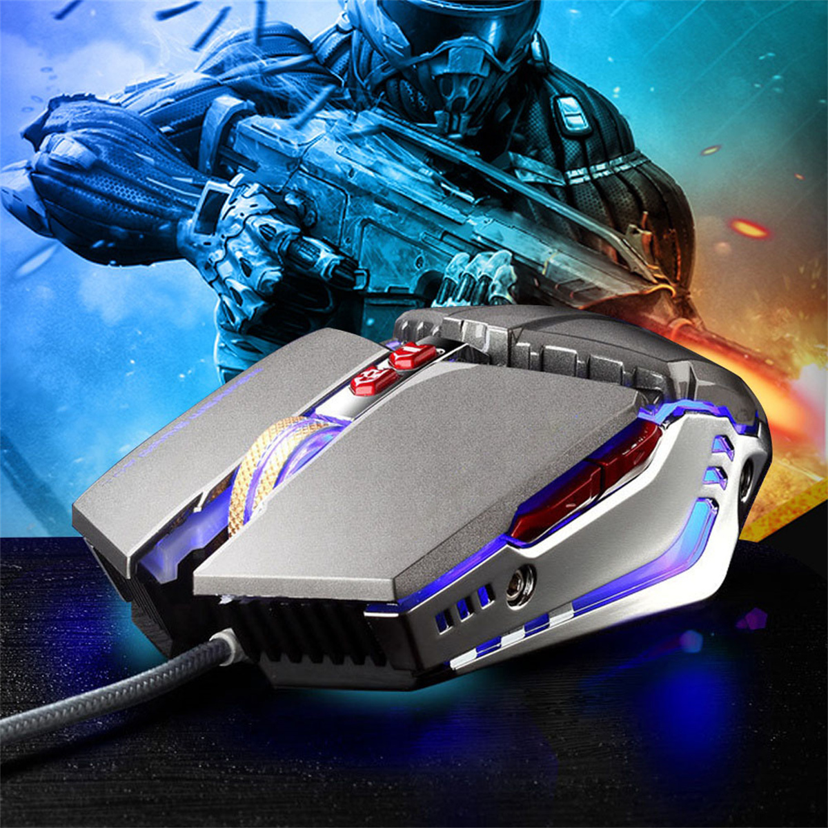 Eine Gaming-Maus mit futuristischem Design und blauen und roten Lichtern.