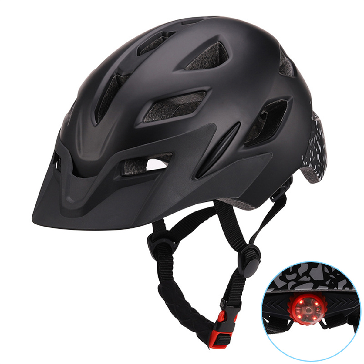 Ein schwarzer Helm mit Rücklicht. Das Licht ist rot. Der Helm hat verstellbare Riemen und ein Visier.