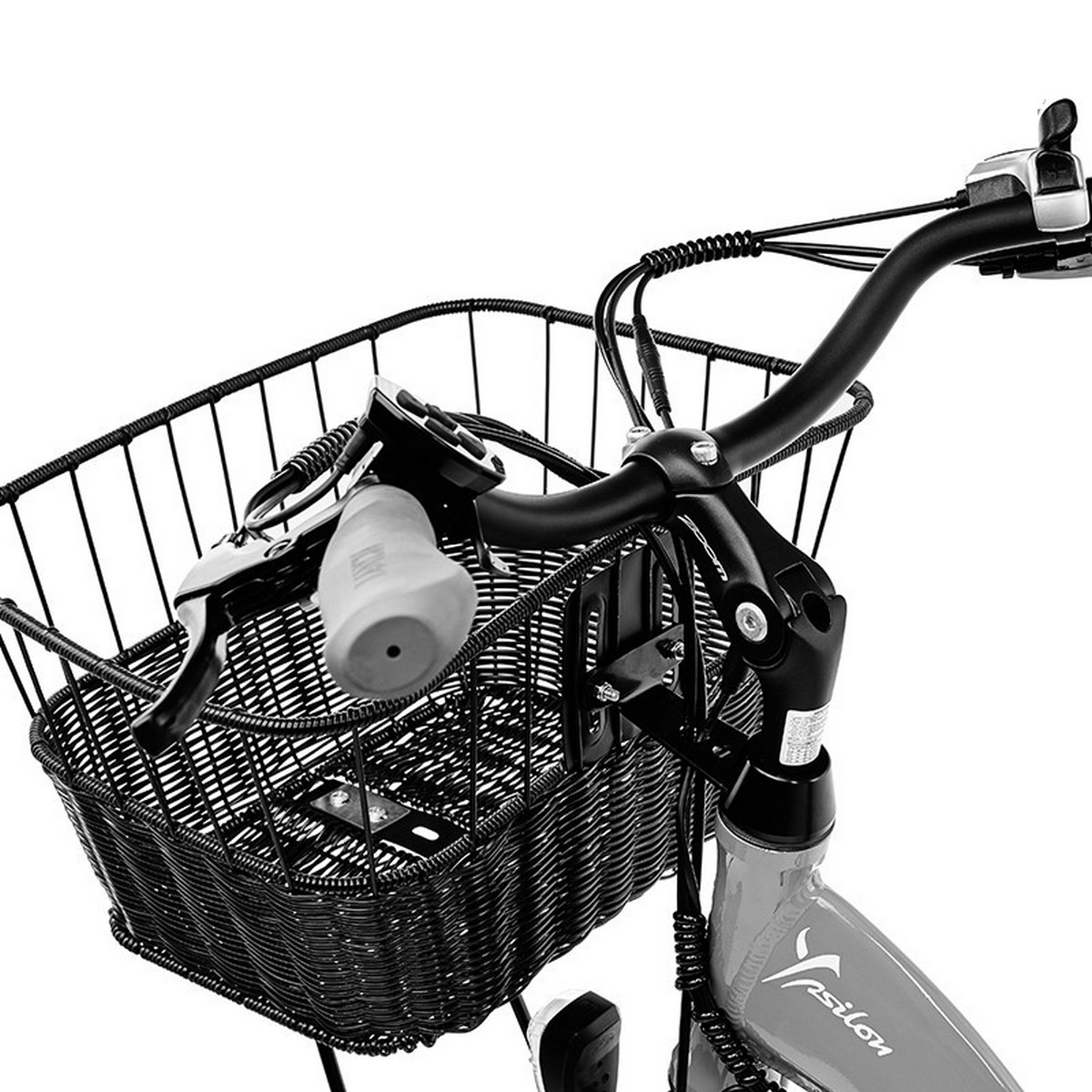Czarna kierownica roweru z koszem. Widoczne przewody i elementy sterujące.