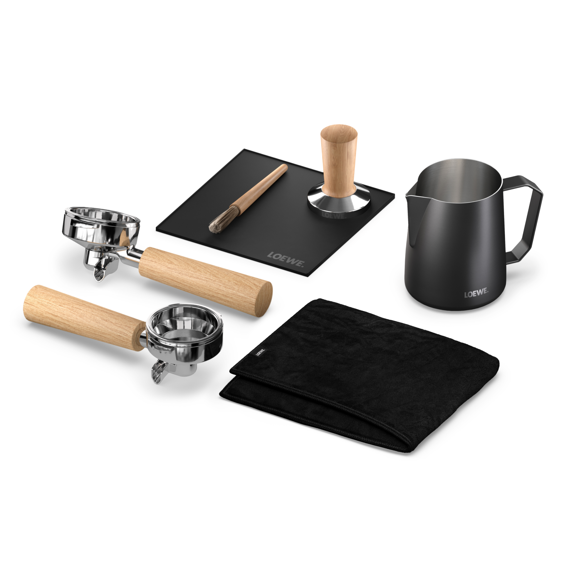 Ein Satz Espresso-Werkzeuge, darunter Siebträger, Tamper und Milchkanne.