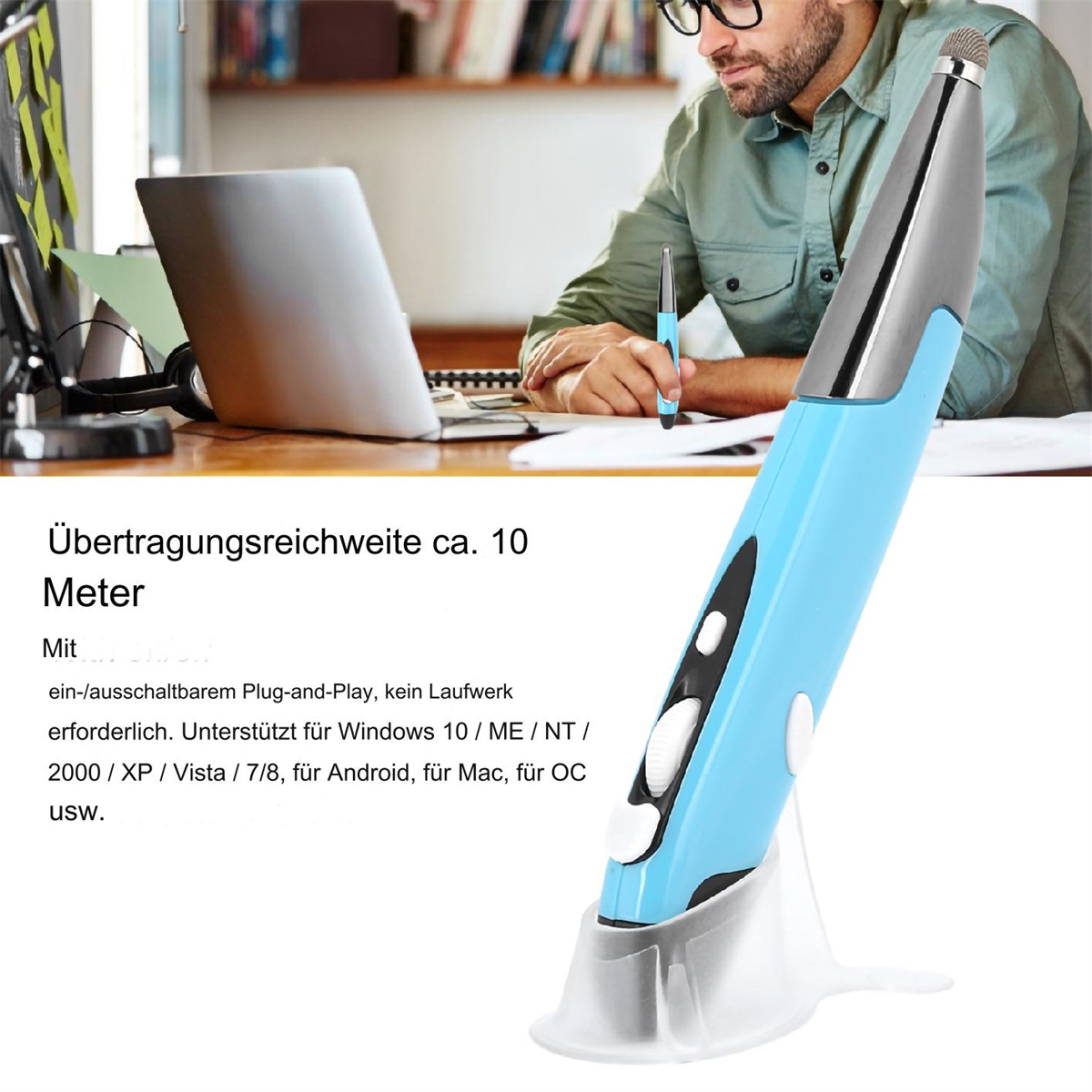 Eine blaue, kabellose Stiftmaus mit Ständer, mit einem Mann, der sie in der Nähe eines Laptops benutzt.
