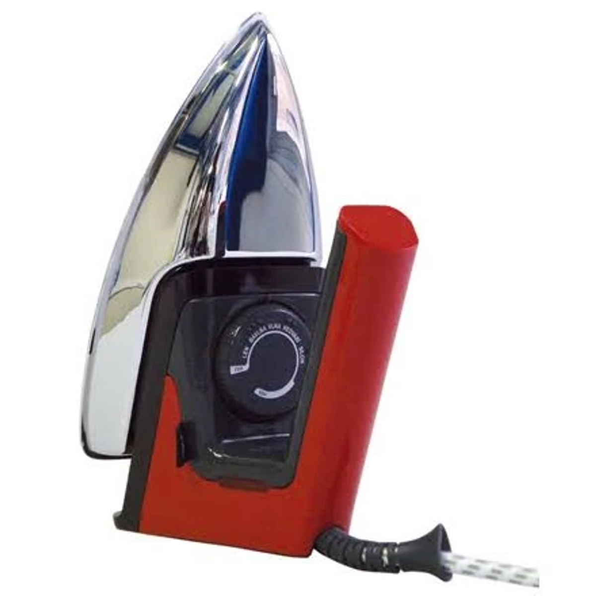 Ein rotes und silbernes Bügeleisen. Das Bügeleisen hat ein Zifferblatt und ist auf einem weißen Hintergrund positioniert. Das Kabel ist schwarz.