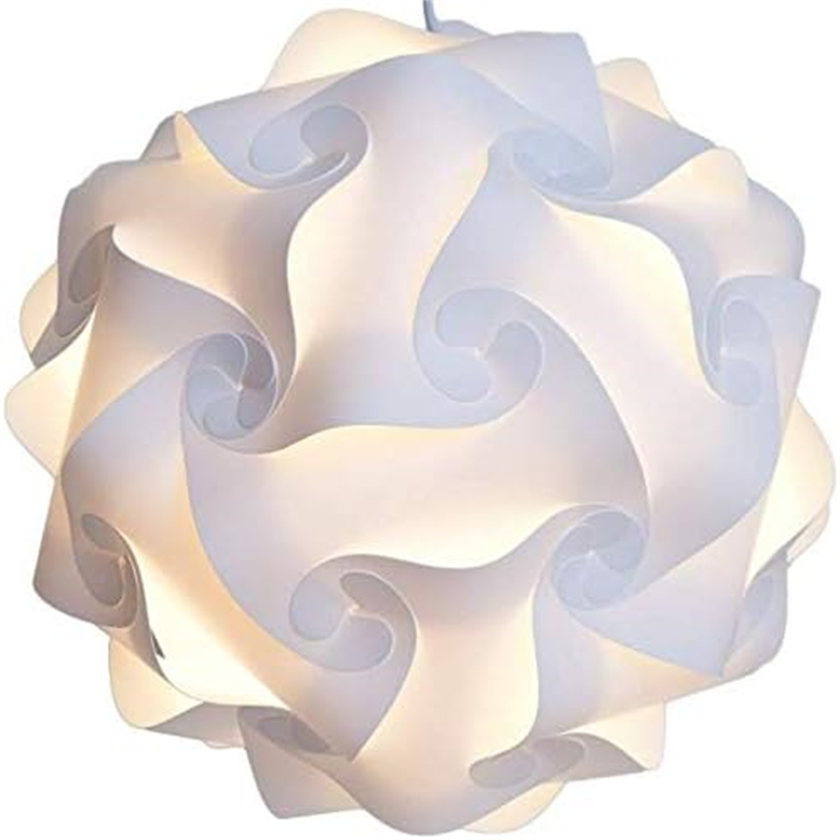 Weiße, geometrische, abstrakte Lampe mit wirbelndem Design.