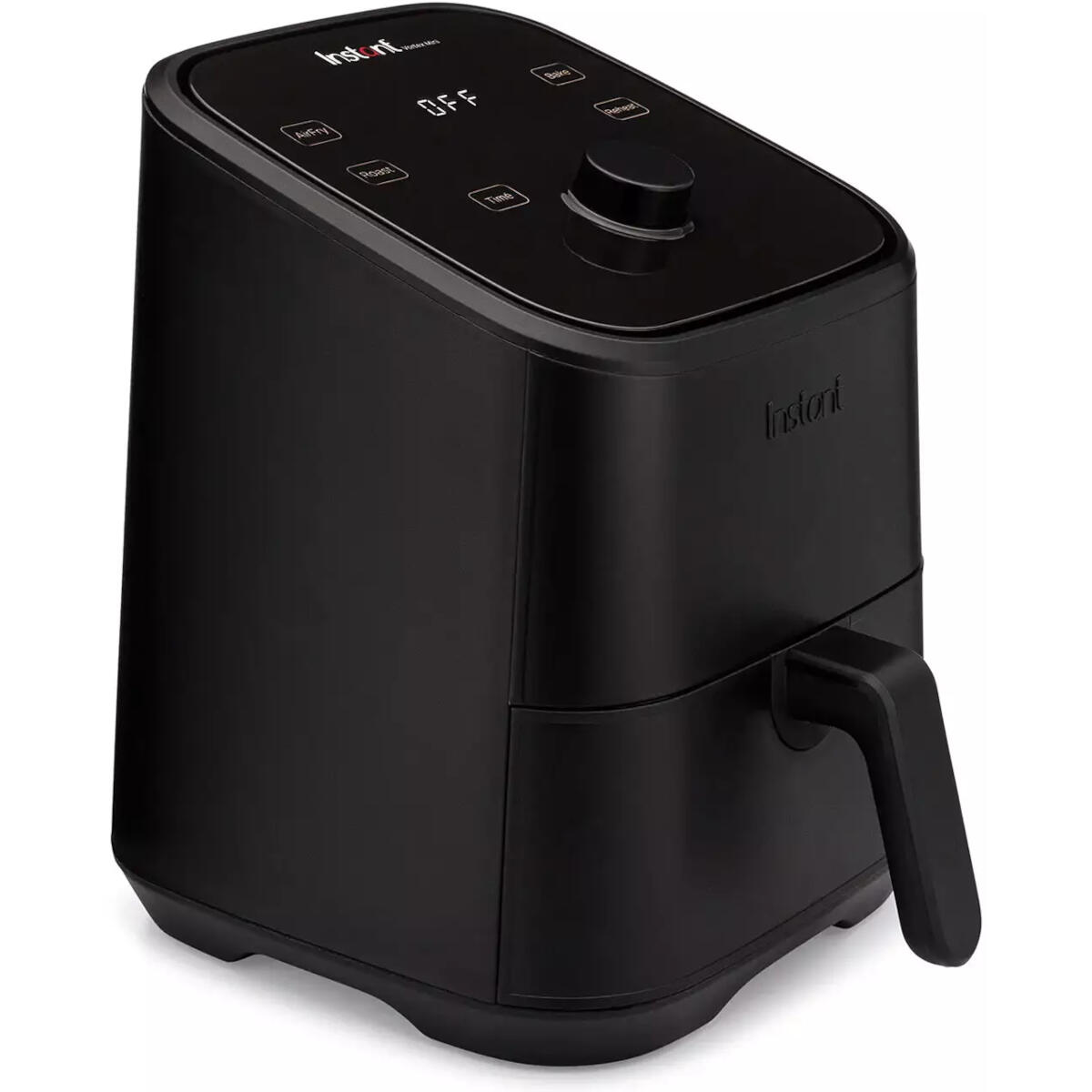 Zwarte airfryer met een handvat en bedieningspaneel, geïsoleerd op een witte achtergrond.