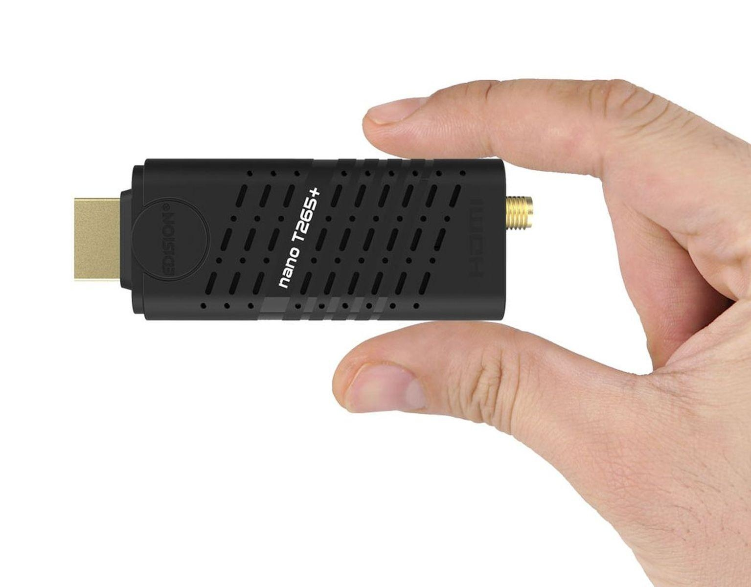 Ein schwarzer HDMI-Adapter, der von einer Hand gehalten wird. Er hat den Text nano T265+ darauf.