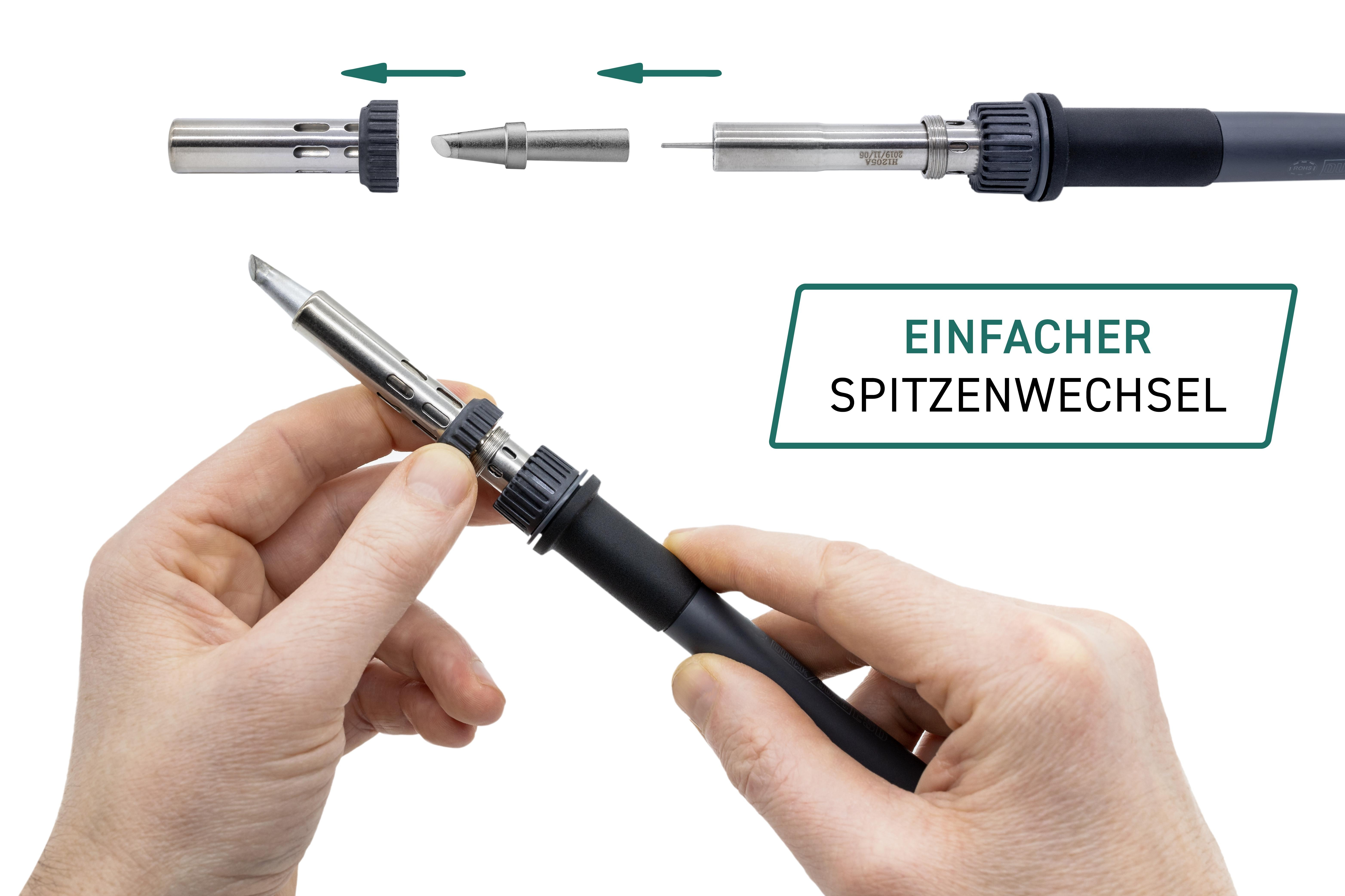 Eine Person wechselt die Spitze eines Lötkolbens. Die Spitze ist silberfarben und der Griff schwarz.