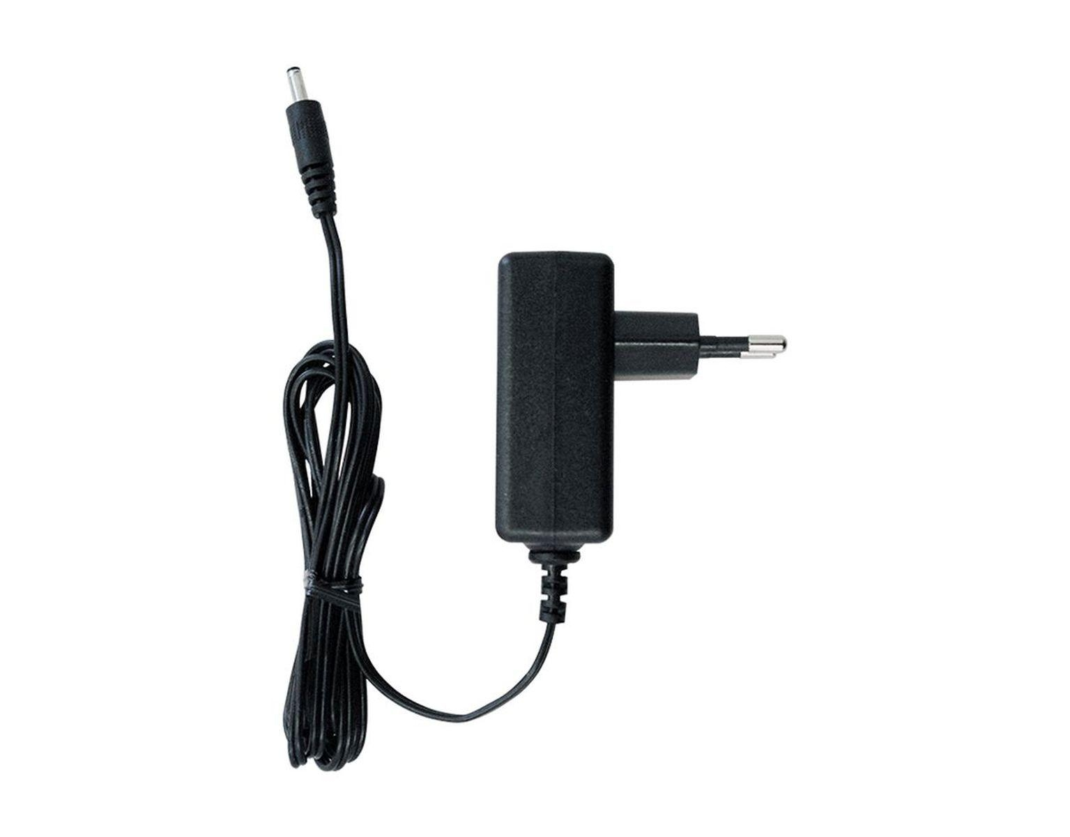 Schwarzes Netzteil mit schwarzem Kabel und Stecker. Weißer Hintergrund.