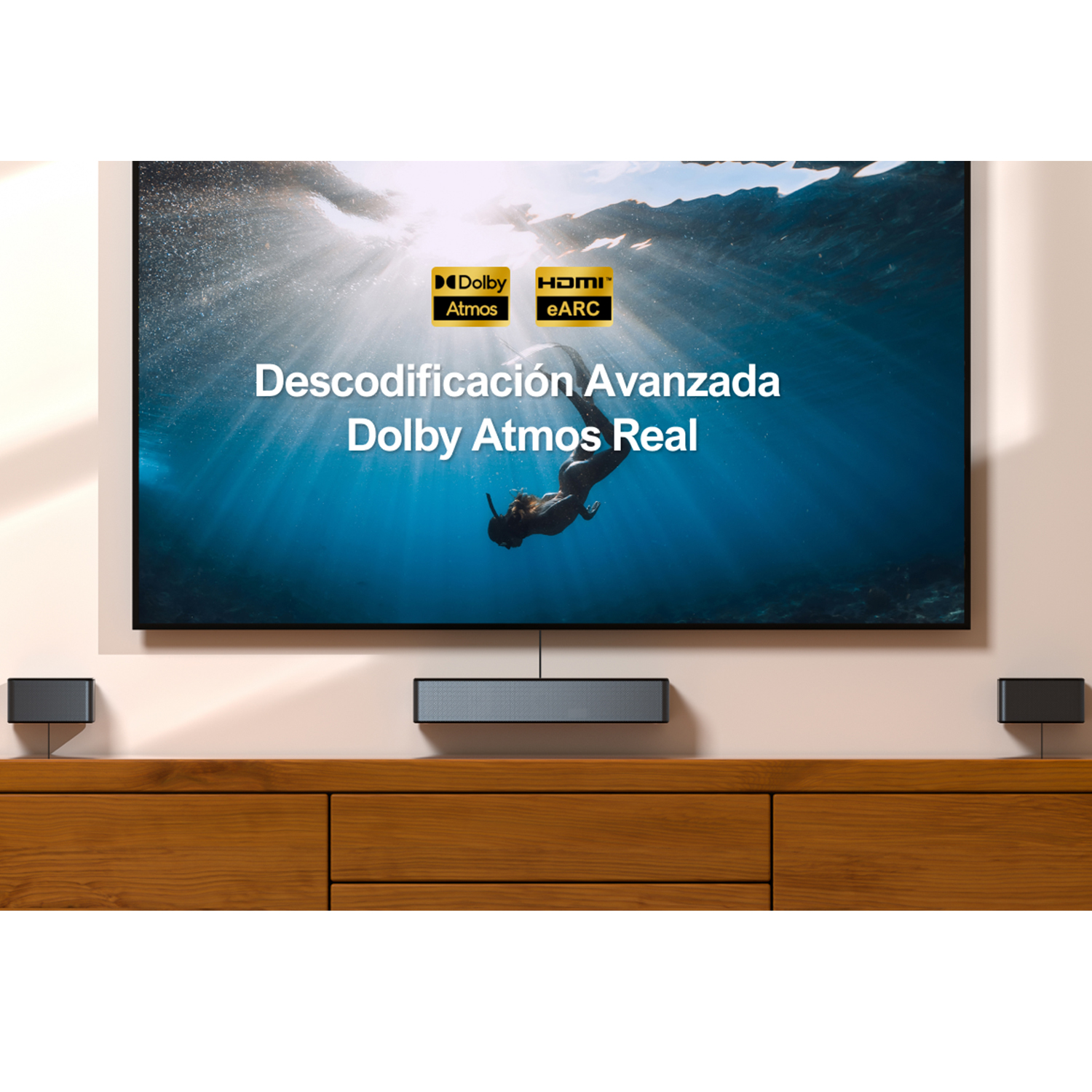 Una pantalla de TV con un buceador en el mar. El televisor tiene los logotipos Dolby Atmos y HDMI eARC.