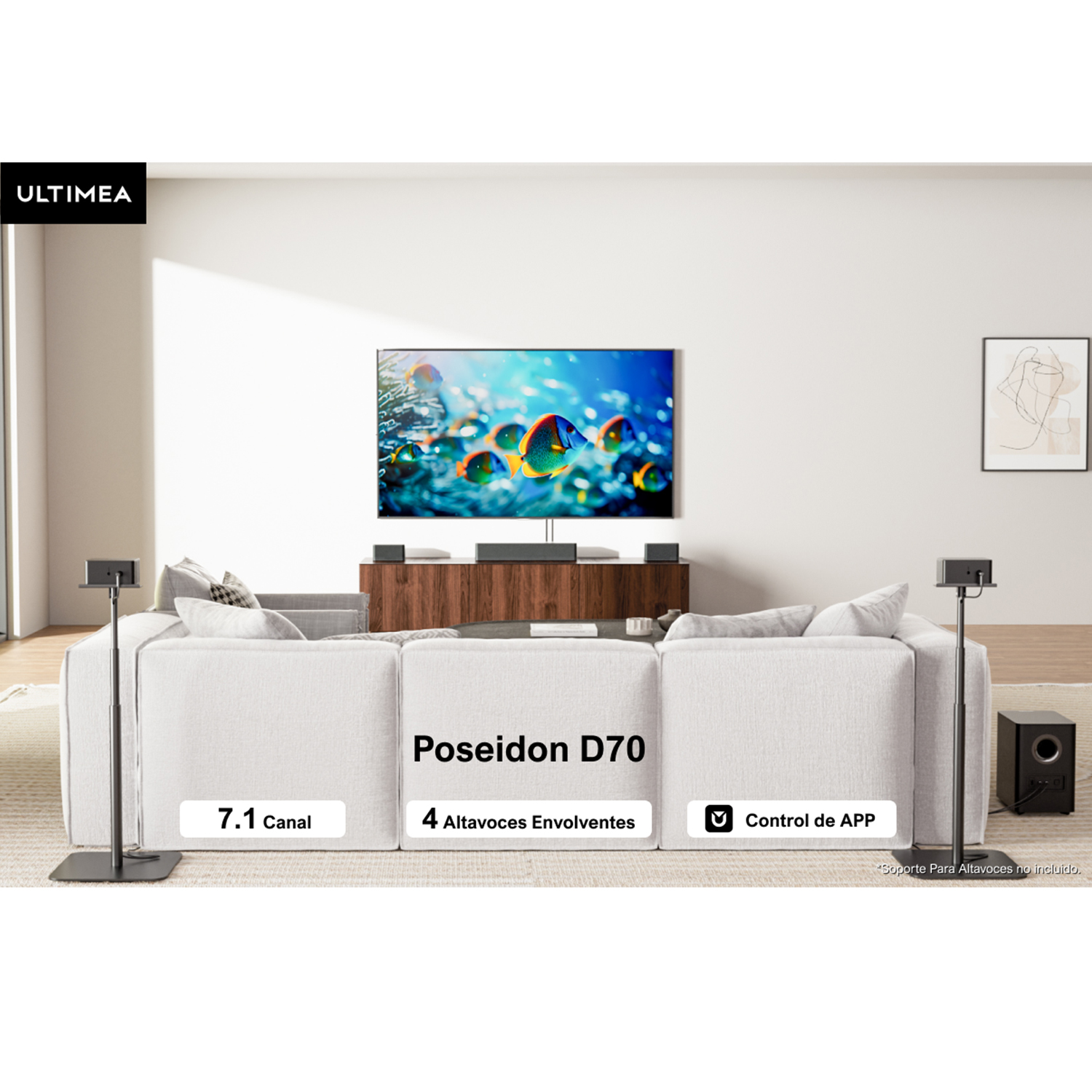 Configuración de cine en casa con TV, barra de sonido y altavoces, y un sofá blanco enfrente.