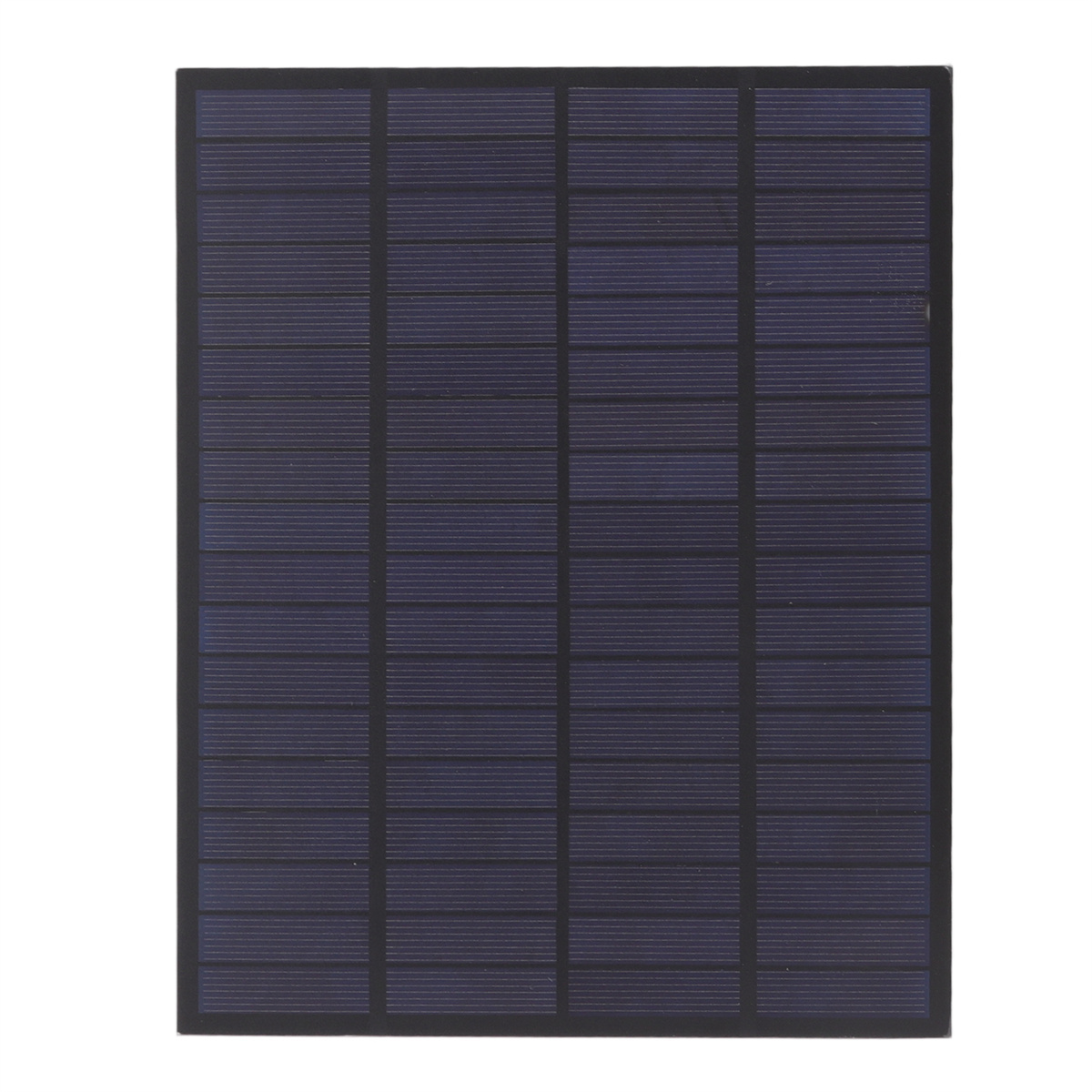 Nahaufnahme eines Solarpanels mit dunkelblauen Zellen und schwarzen Gitterlinien. Das Panel ist rechteckig.