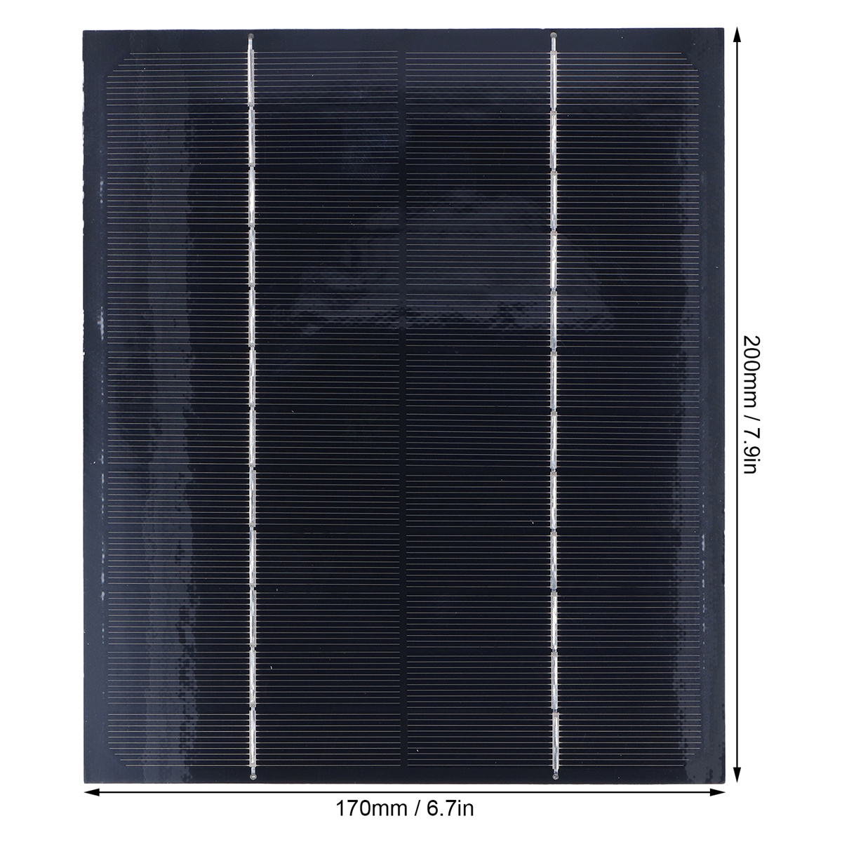 Schwarzes Solarpanel mit dünnen und weißen Linien auf weißem Hintergrund.