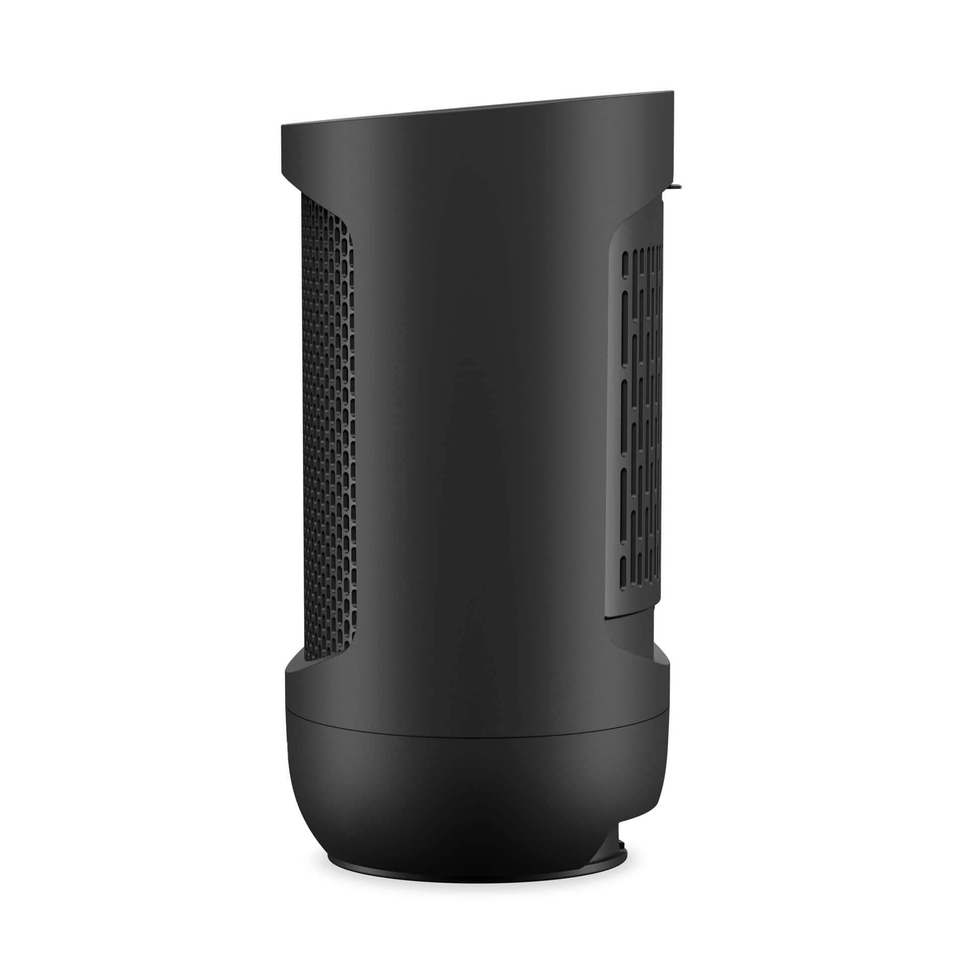 Un radiateur électrique noir avec une façade en maille et une base arrondie. Sur fond blanc.