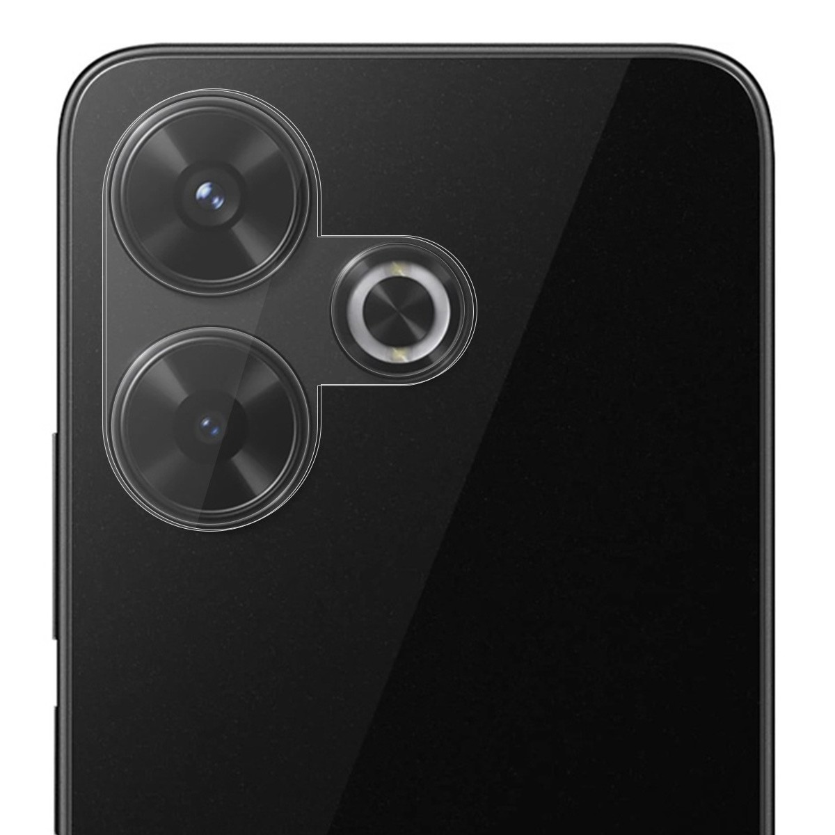 Primer plano de la configuración de la cámara de un teléfono negro con tres lentes.