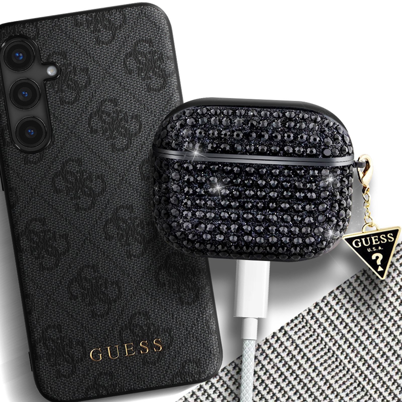 Funda negra para teléfono con teléfono y funda negra para airpods, ambos Guess. Cable de carga blanco.