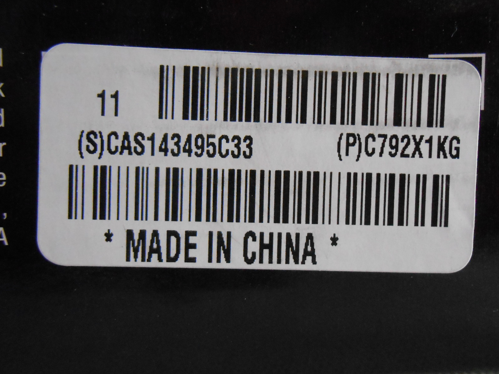 Barcode-Etikett: Text 'Made in China', Zahlen und vertikale schwarze Balken.