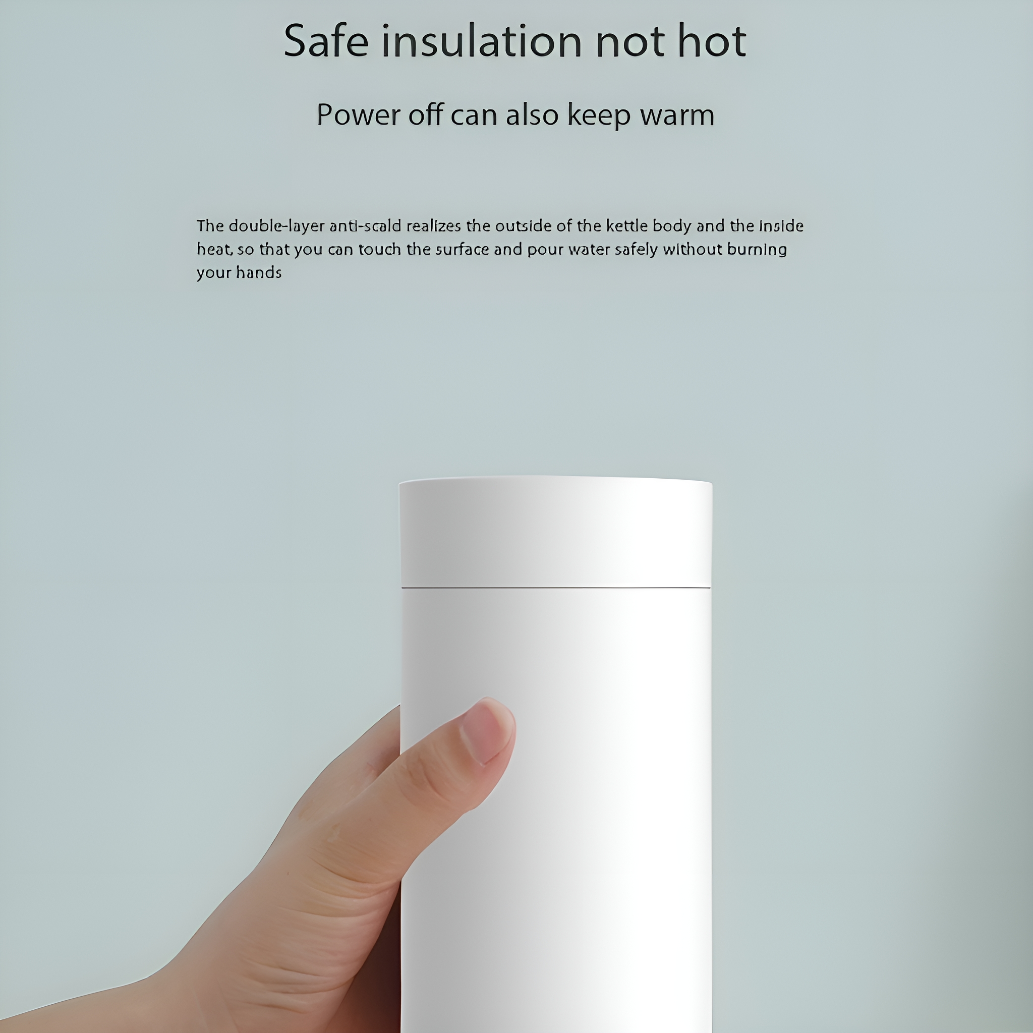 Eine weiße Thermosflasche in der Hand, mit Text über sichere Isolierung und Warmhalten.
