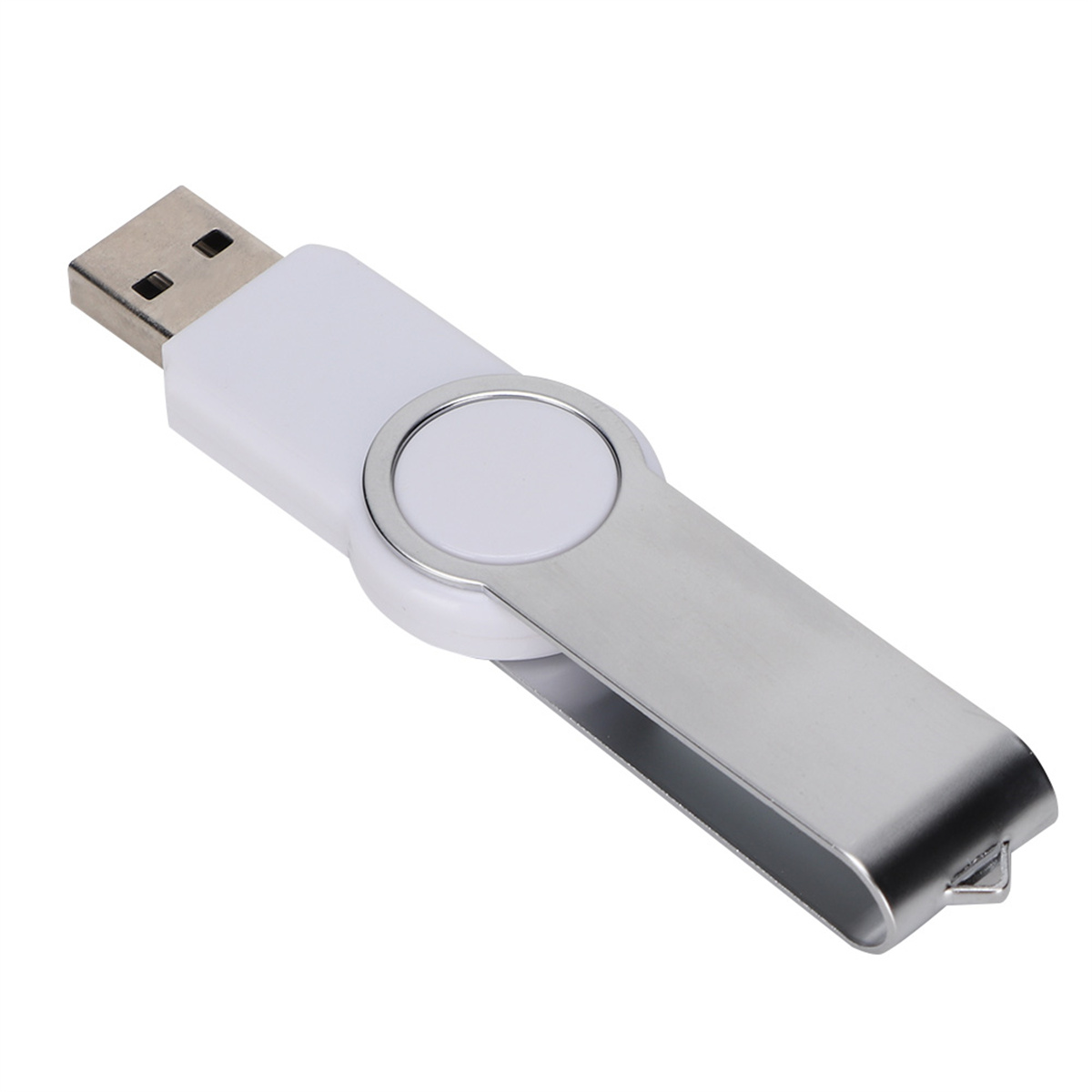 Ein weißer USB-Stick mit silbernem Drehgelenk. Es liegt auf einer weißen Oberfläche.