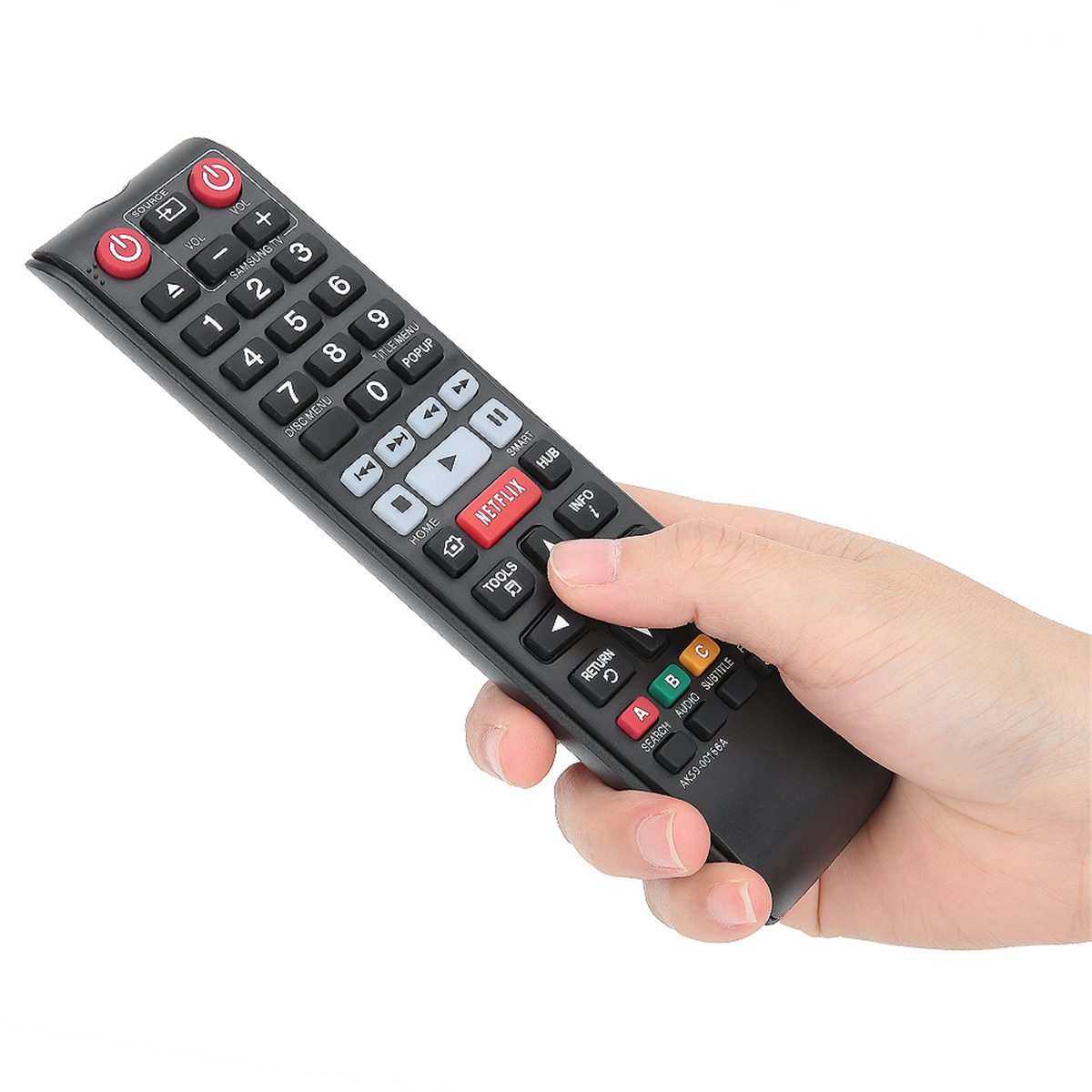 Hand hält eine schwarze Fernbedienung. Die Fernbedienung hat viele Knöpfe, die Netflix-Taste ist hervorgehoben.