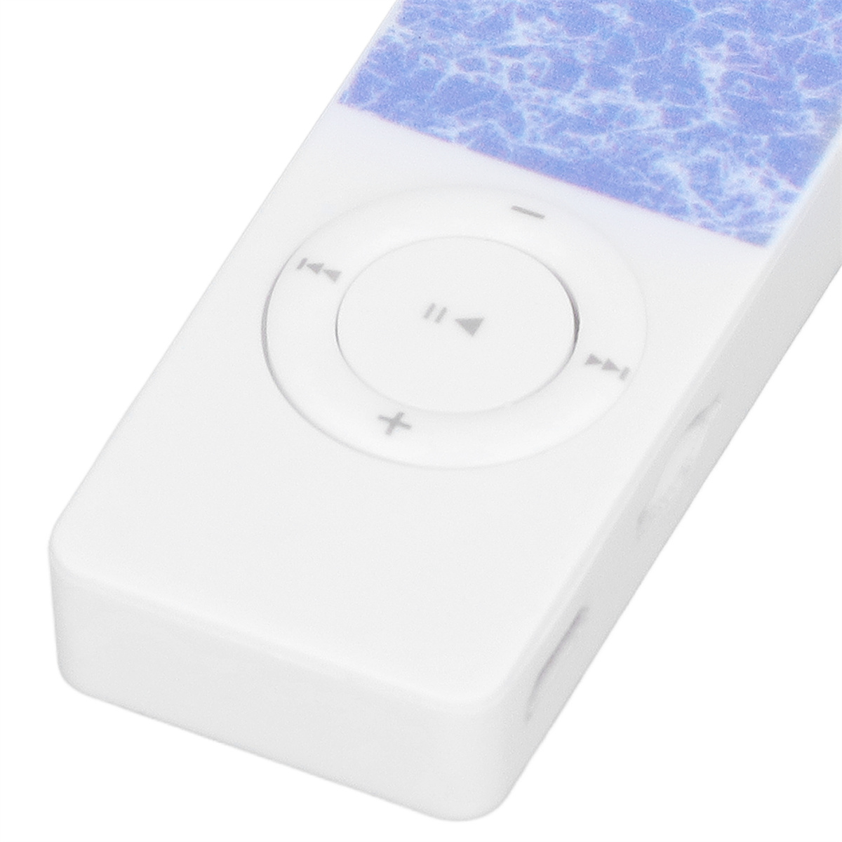 Nahaufnahme eines weißen MP3-Players mit zentraler Steuertaste und umliegenden Navigationstasten.