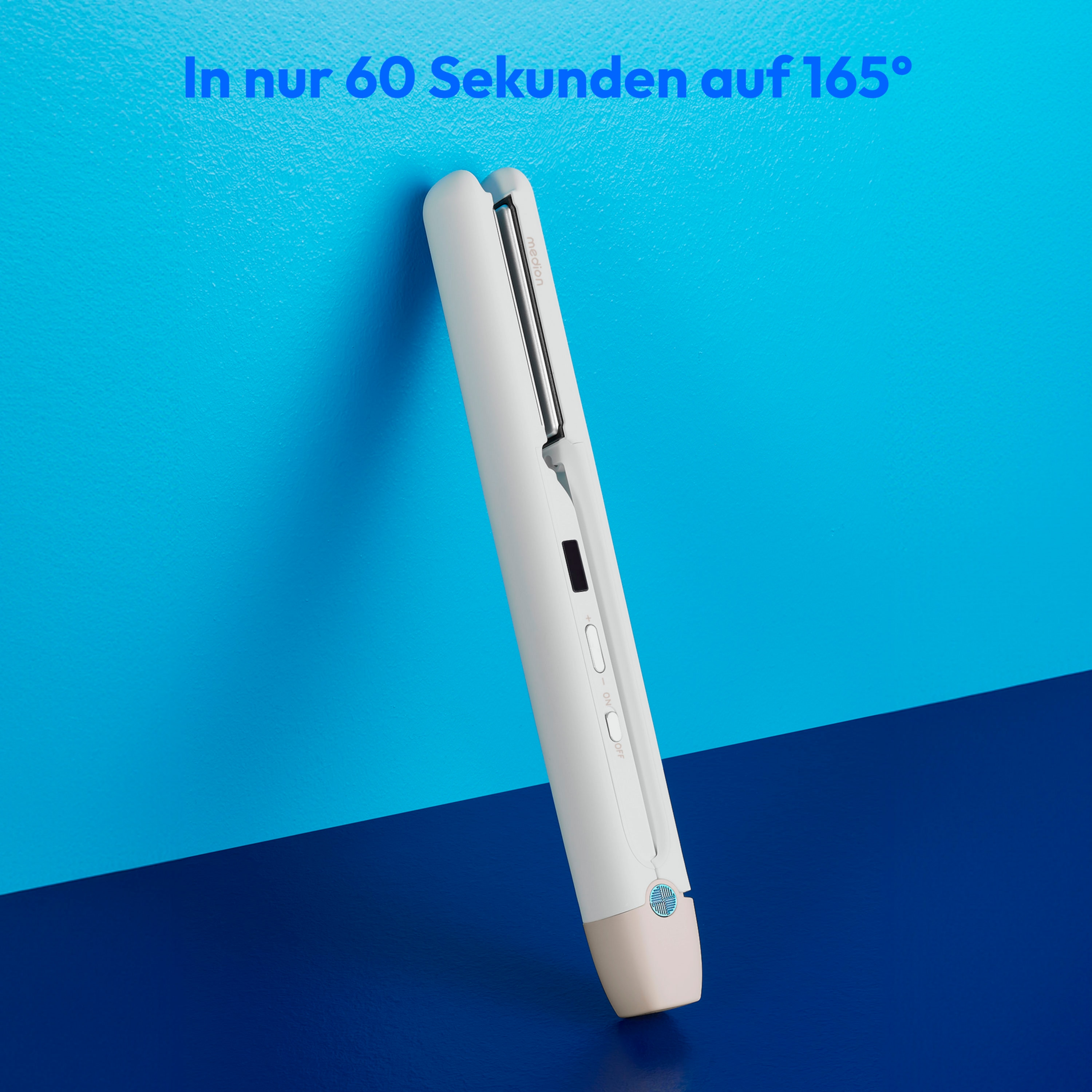 Witte stijltang met tekst op de muur. De tekst geeft aan dat hij snel opwarmt.