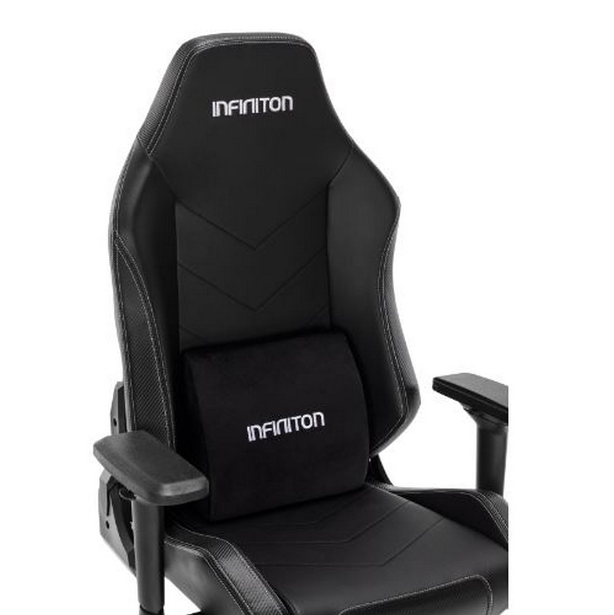 Una silla de juego negra con almohada de soporte lumbar. La marca INFINITON es visible.
