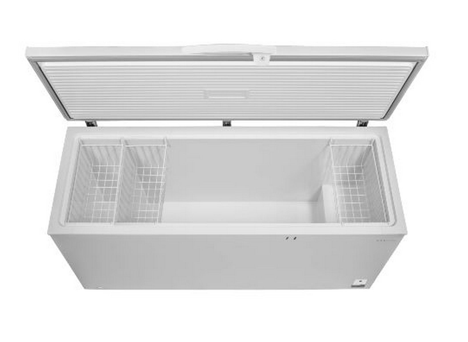Congelador horizontal blanco con tapa abierta, revelando el interior con cestas de almacenamiento.