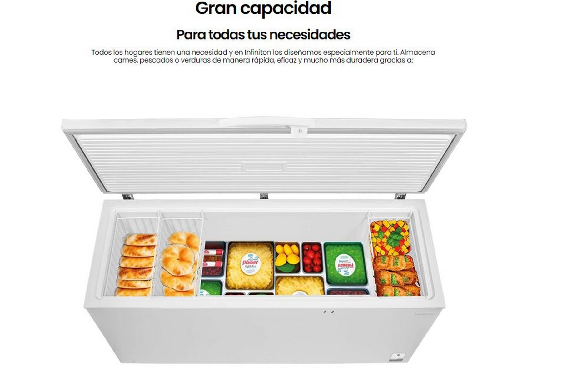Congelador horizontal abierto, lleno de alimentos congelados. Incluye varios productos envasados.