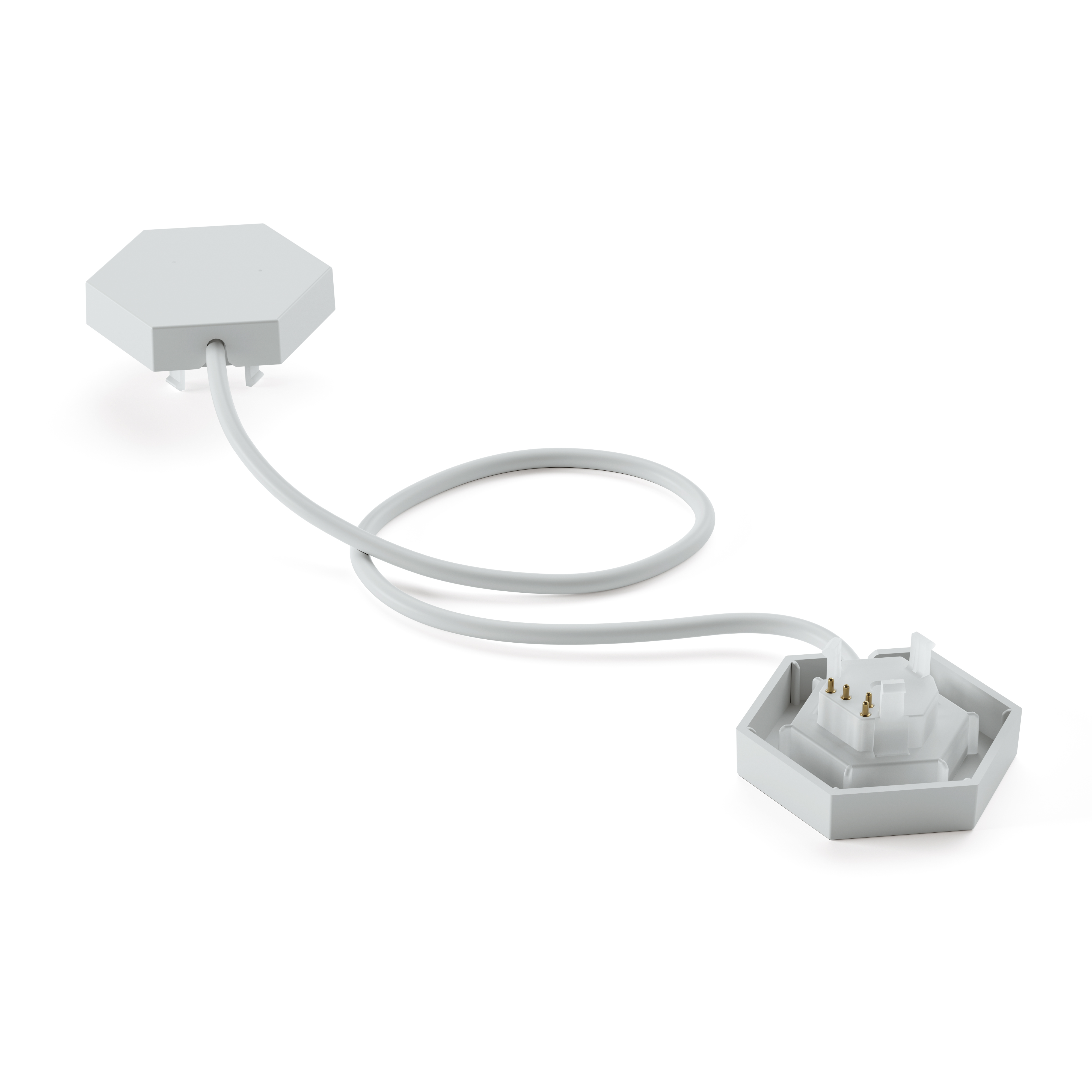Ein weißer elektrischer Stecker mit einem grauen Kabel, isoliert auf weißem Hintergrund.