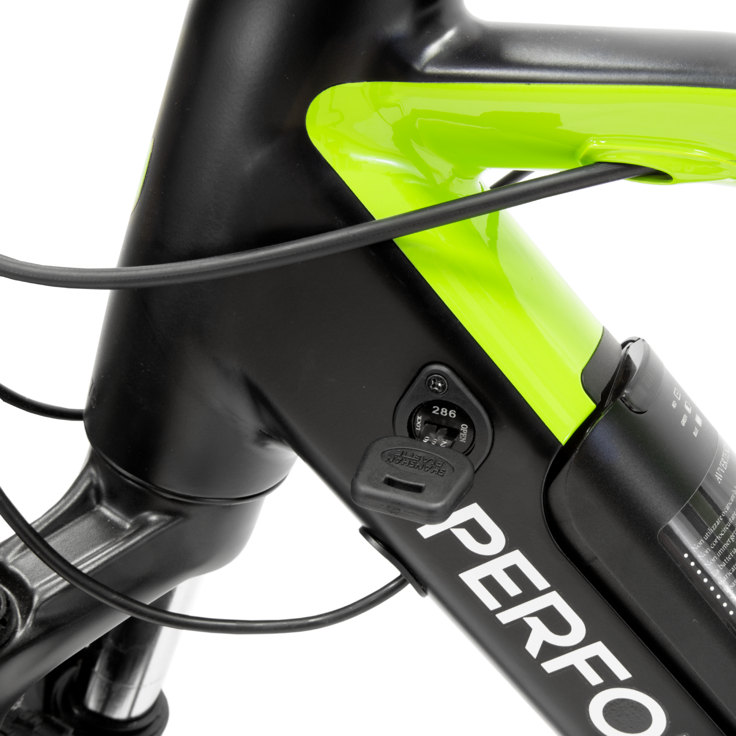 Gros plan sur le cadre d'un vélo électrique noir et vert. Trou de serrure et 