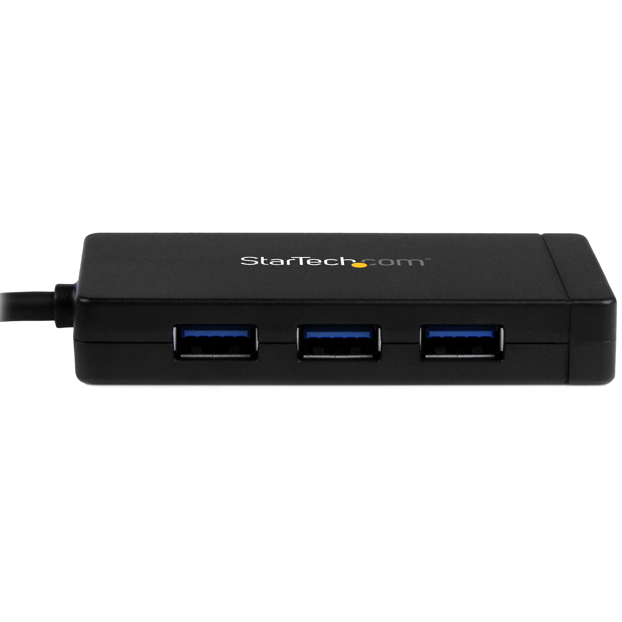 Un concentrador USB negro con tres puertos USB. El logotipo de StarTech.com es visible.