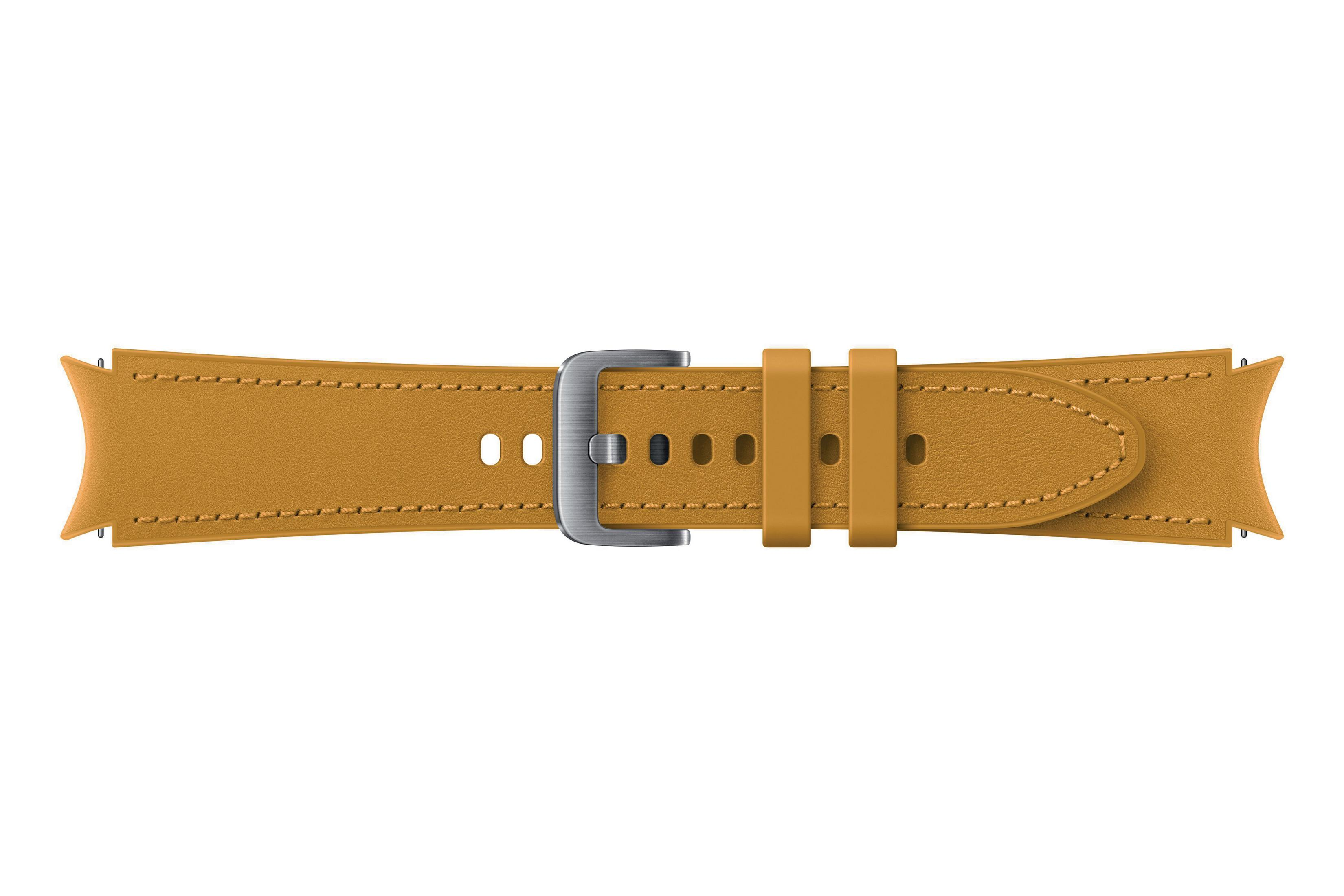 Correa de reloj de cuero marrón amarillento con hebilla plateada.
