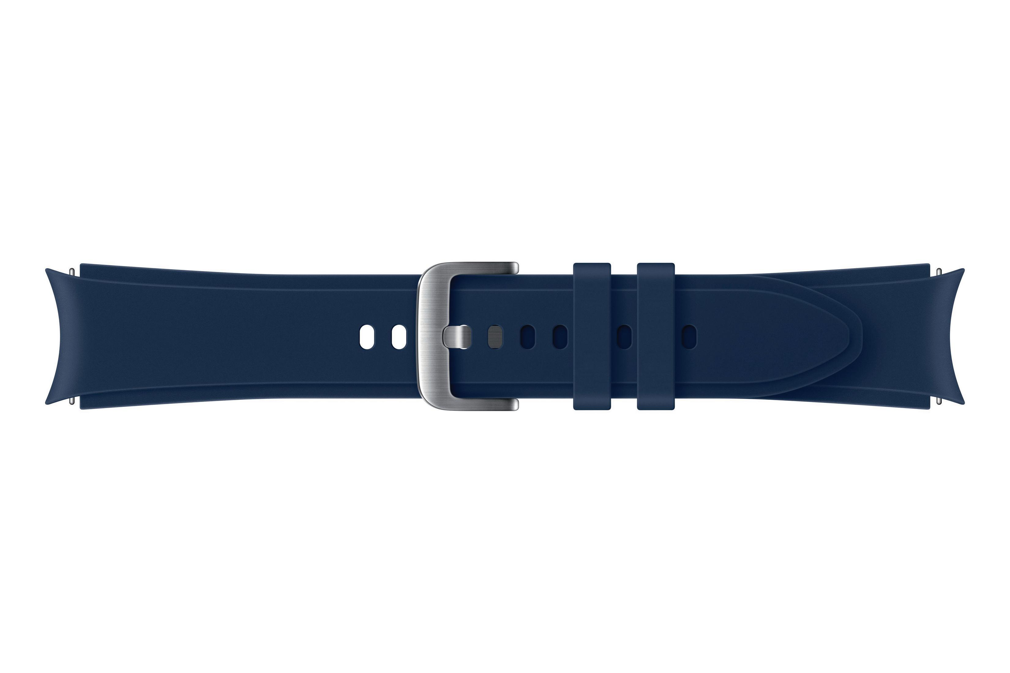 Correa de reloj azul oscuro con hebilla plateada. La correa es curva.